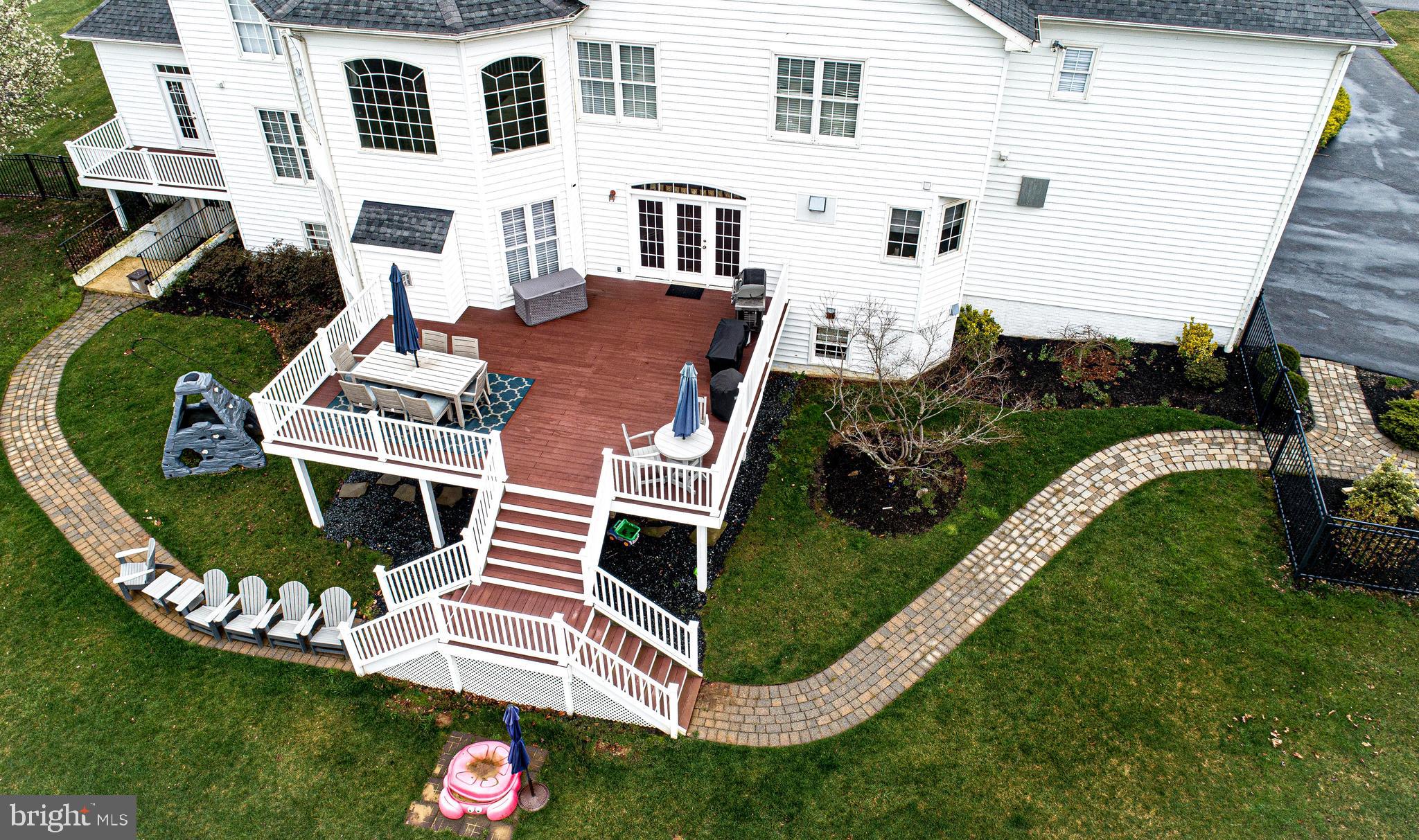 WILLOW CHASE - Residential