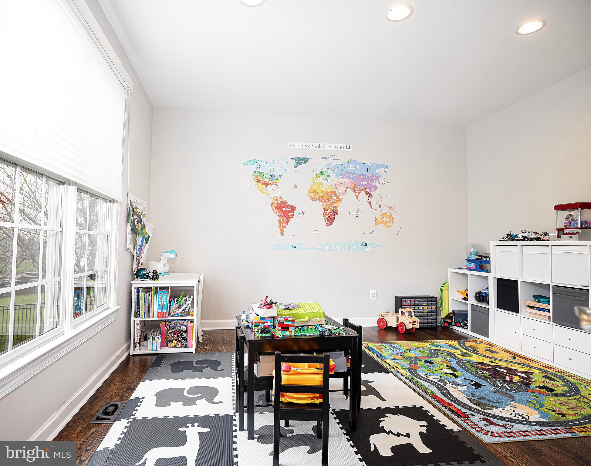 WILLOW CHASE - Residential