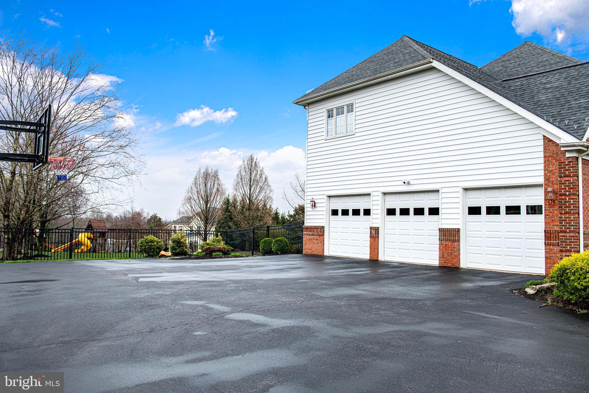 WILLOW CHASE - Residential