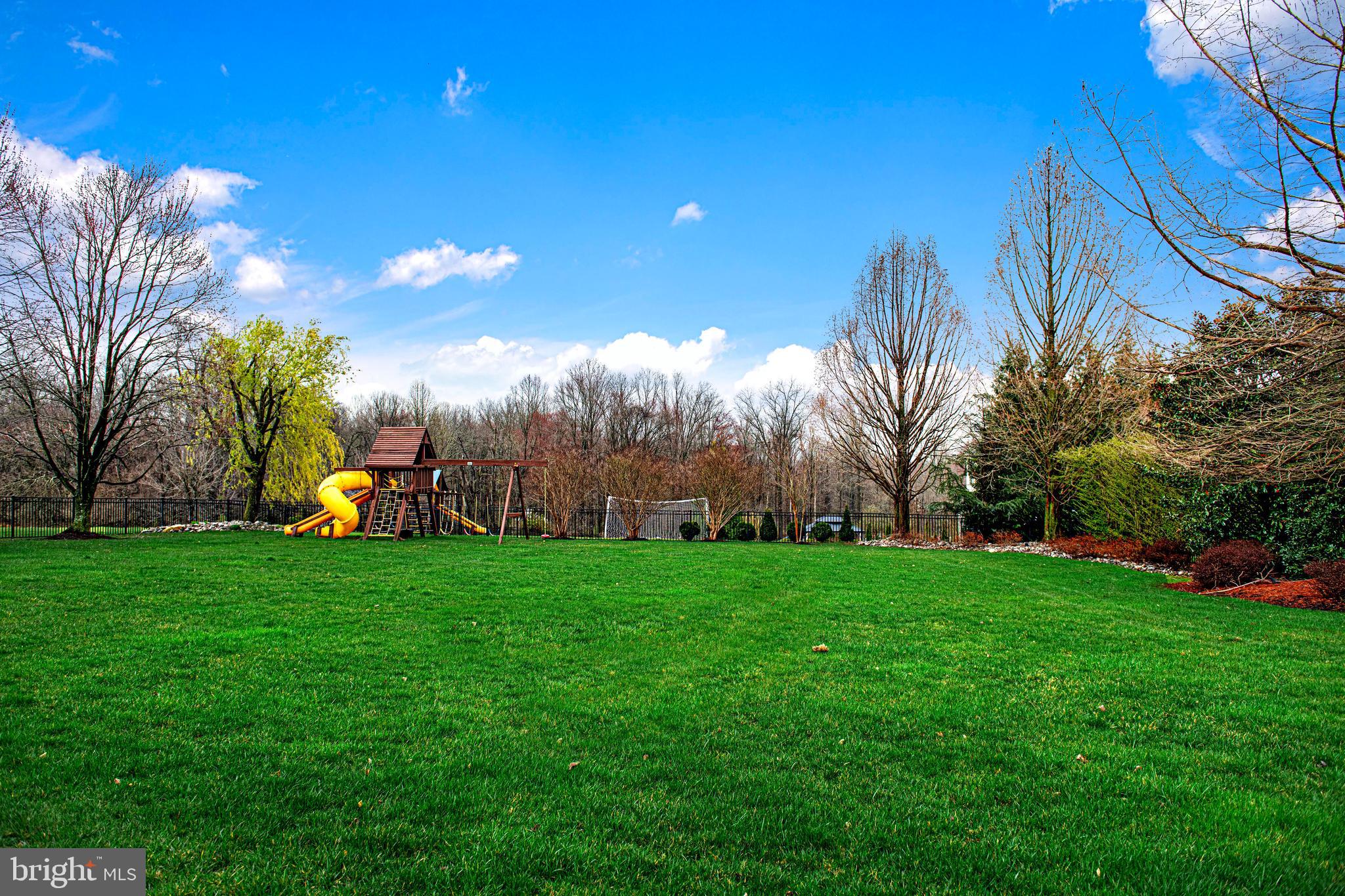 WILLOW CHASE - Residential