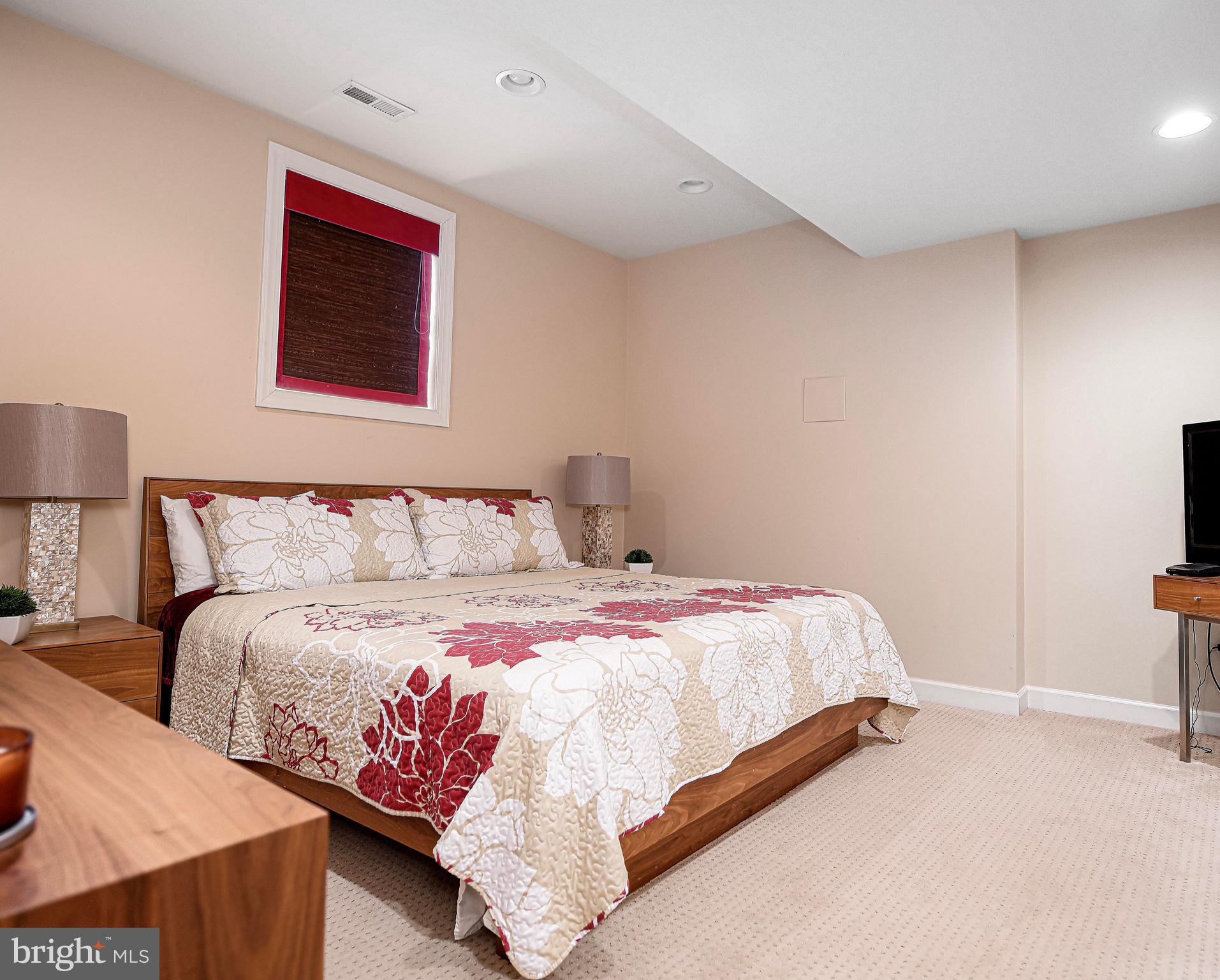 WILLOW CHASE - Residential