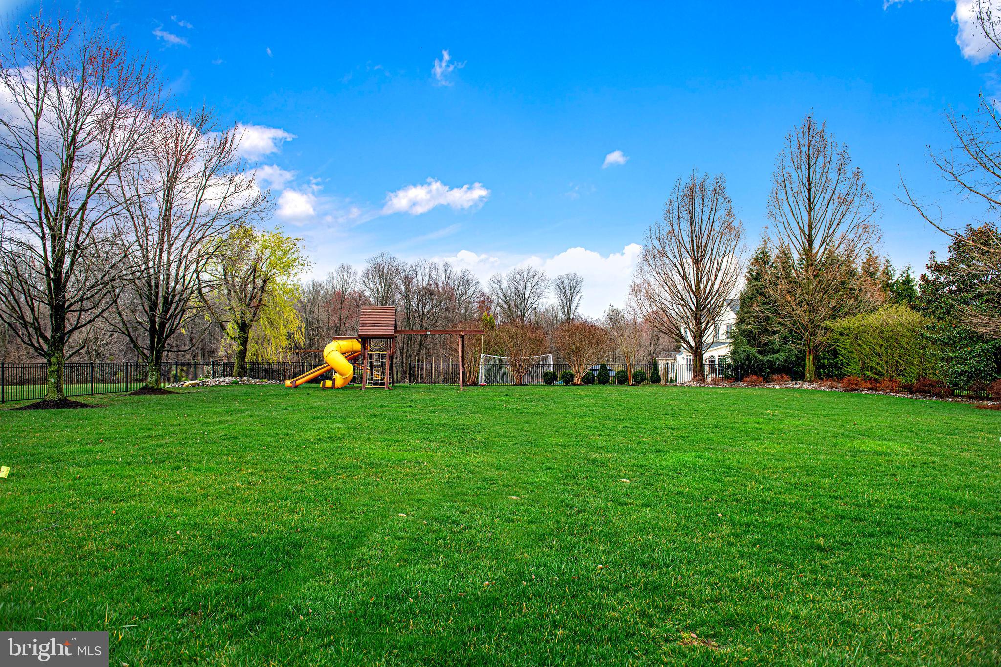 WILLOW CHASE - Residential