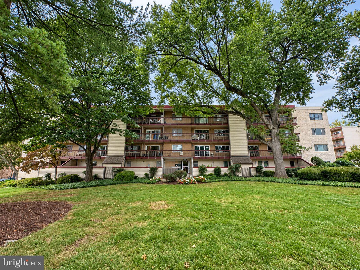 10300 Westlake Drive Unit 209, Bethesda, MD 20817