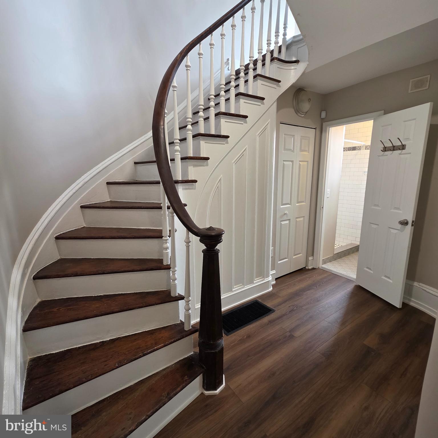 ART MUSEUM AREA - Residential Lease