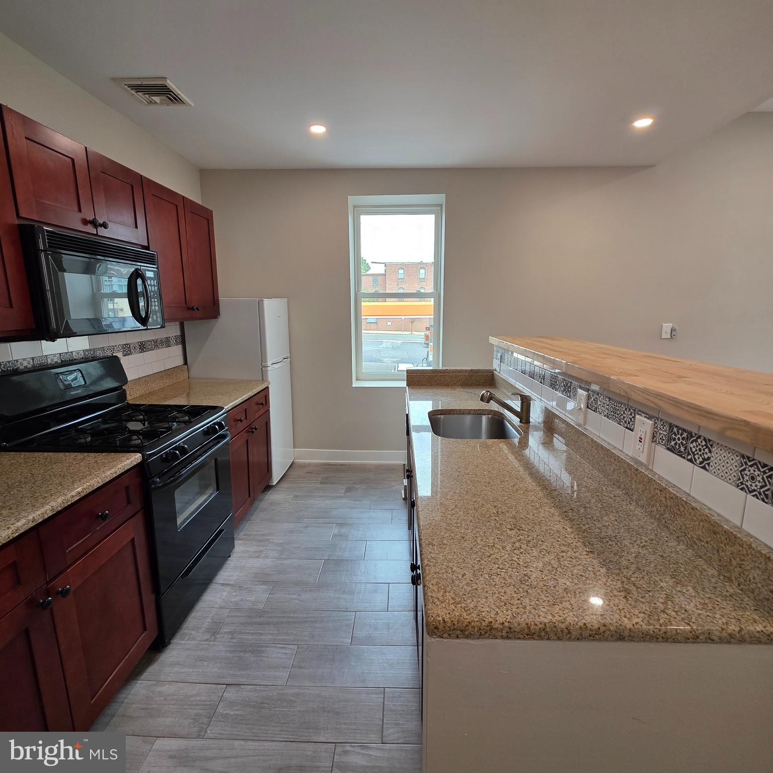 ART MUSEUM AREA - Residential Lease