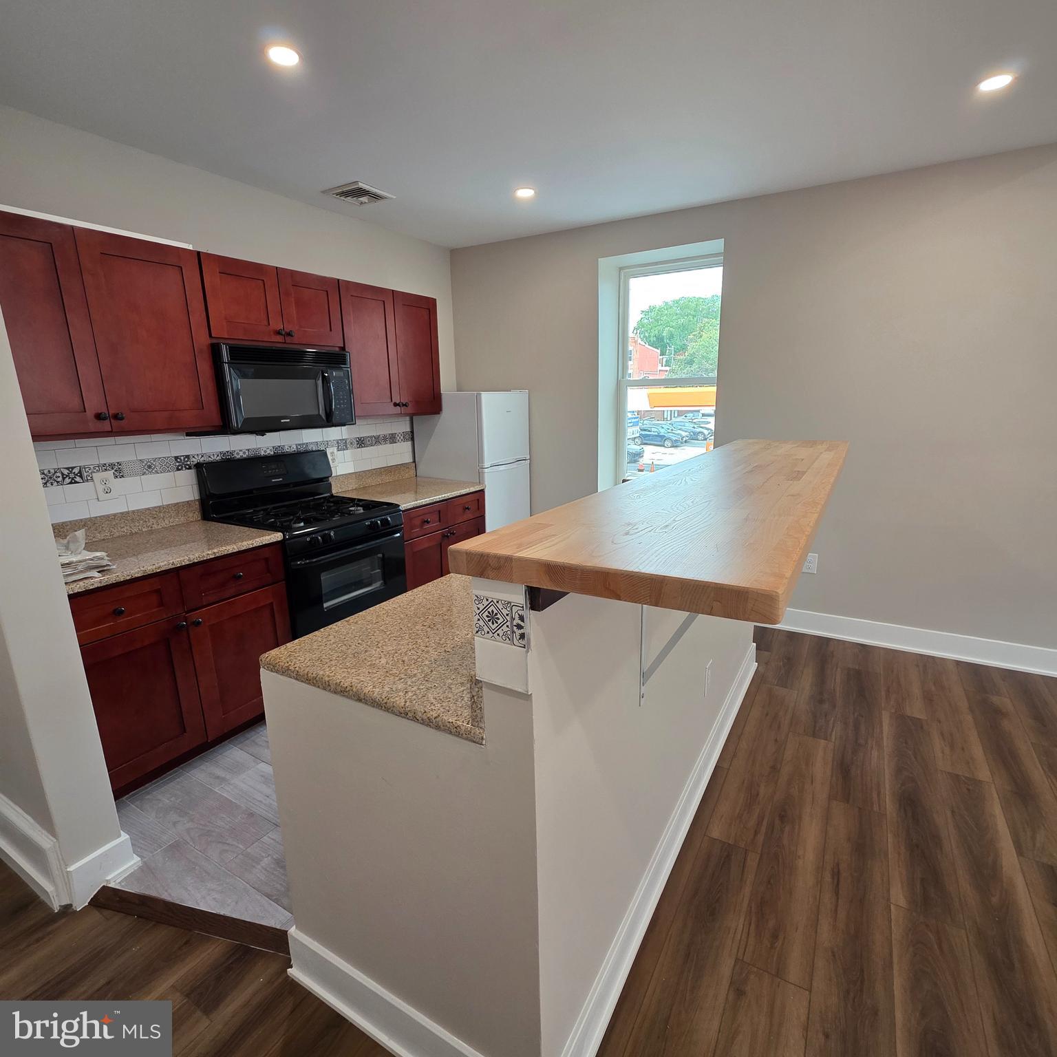 ART MUSEUM AREA - Residential Lease