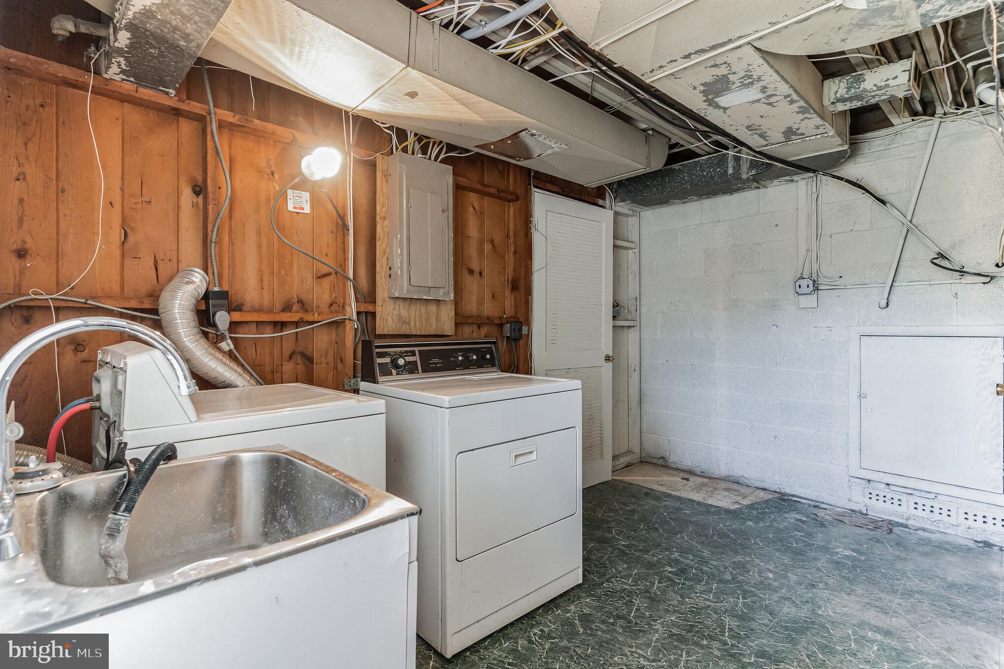 ADDISON WOODS - Residential