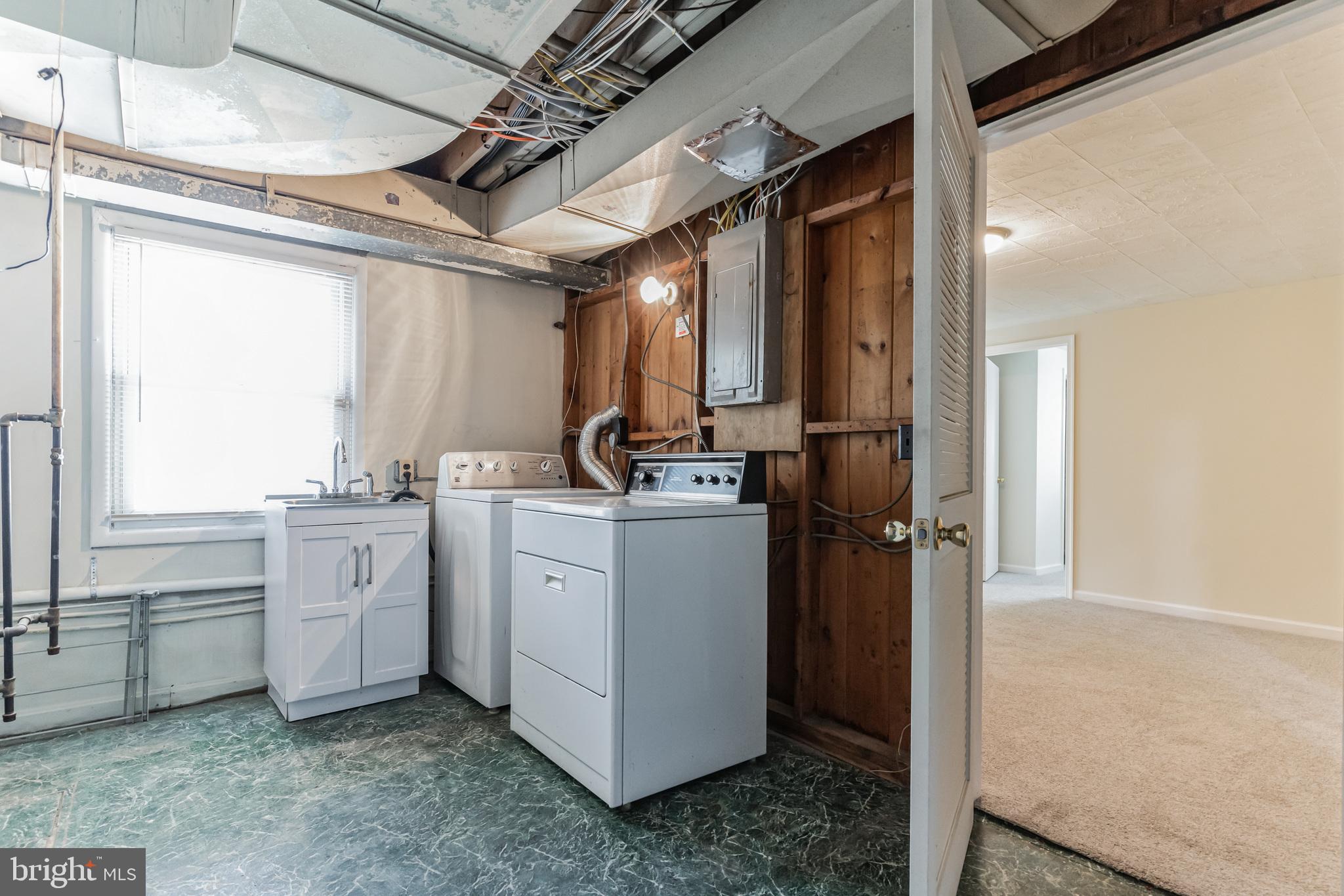 ADDISON WOODS - Residential