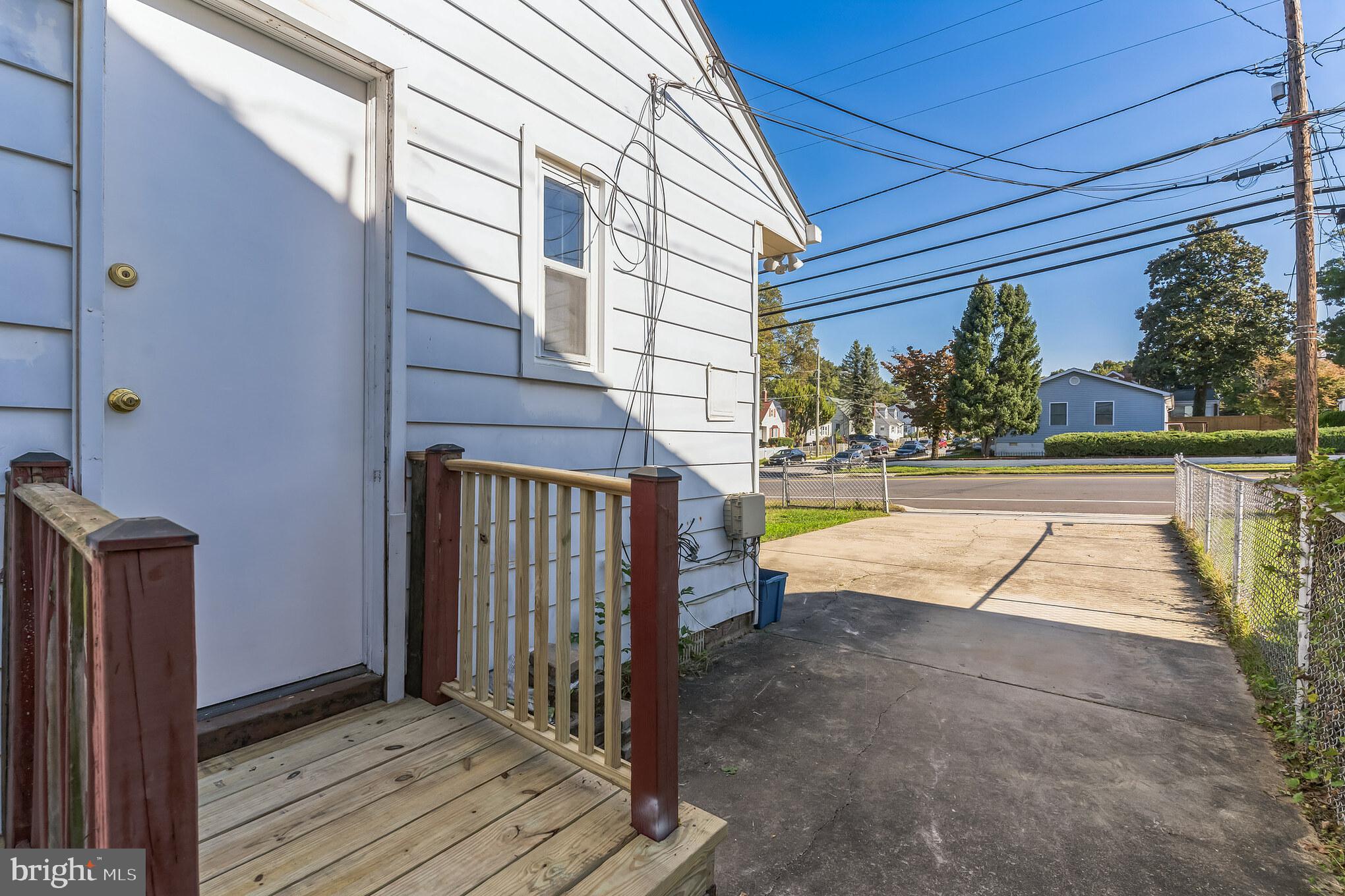 ADDISON WOODS - Residential