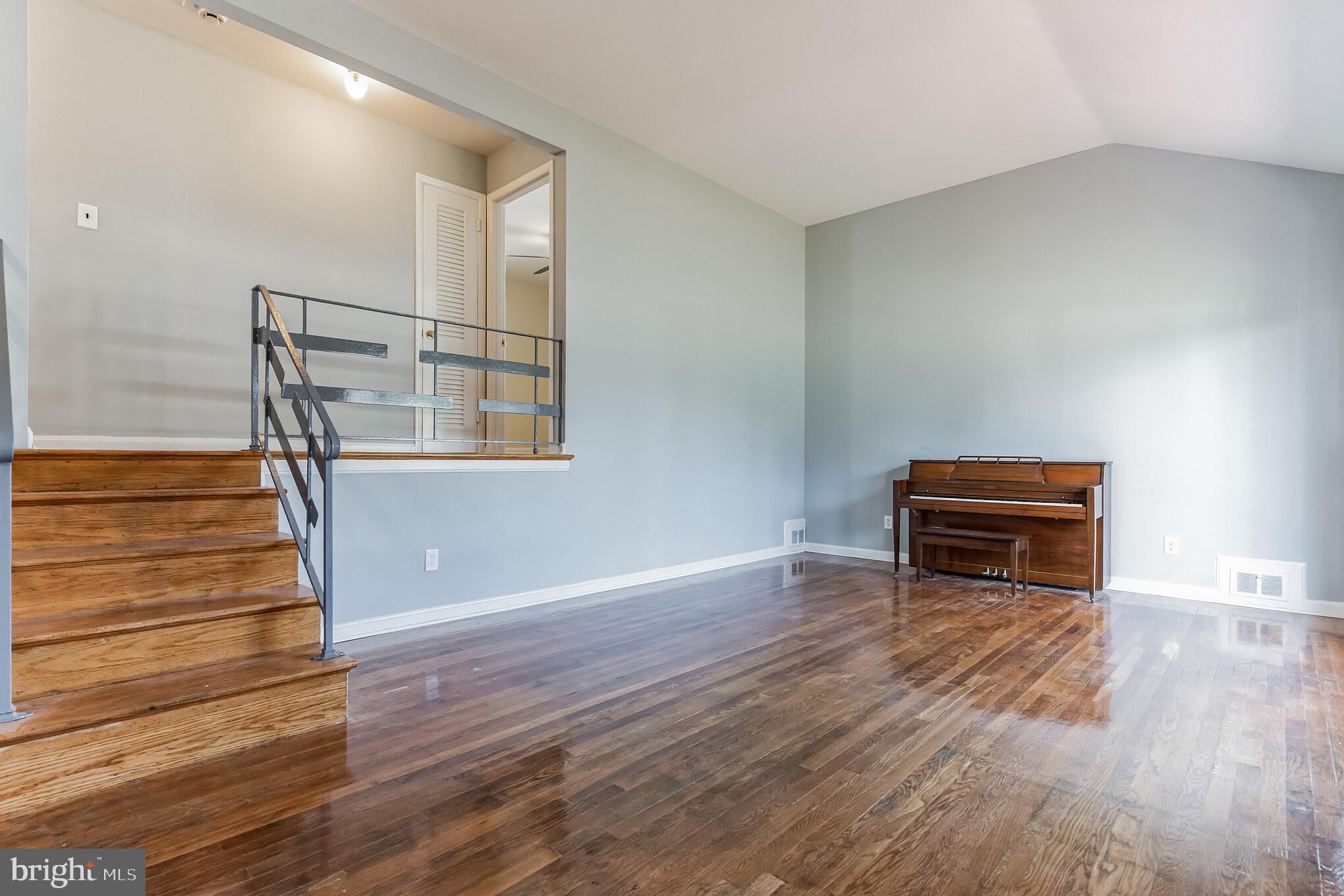 ADDISON WOODS - Residential