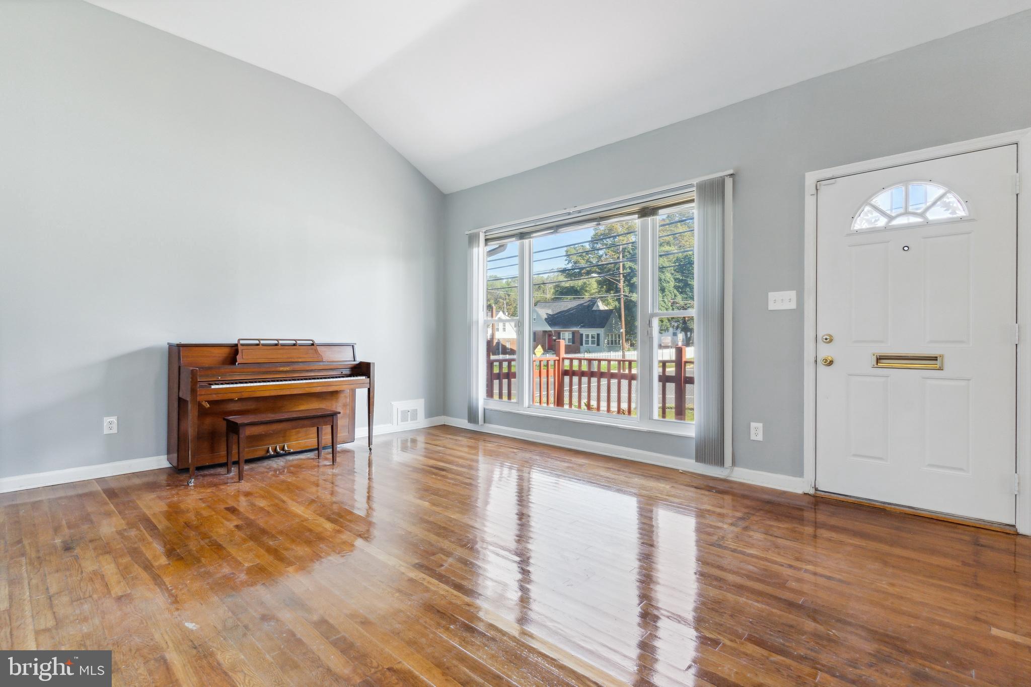 ADDISON WOODS - Residential