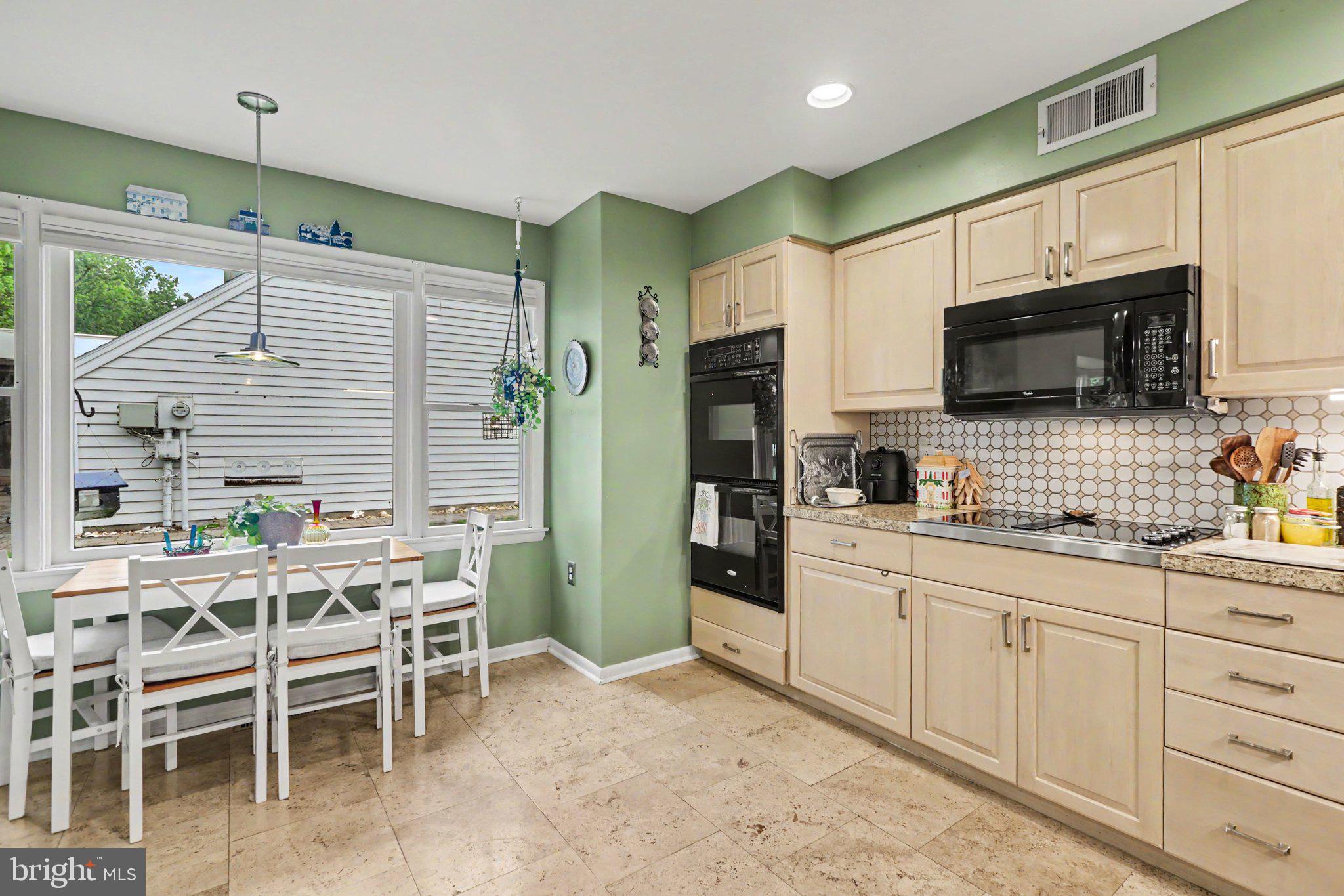 COUNTRY CLUB PARK - Residential