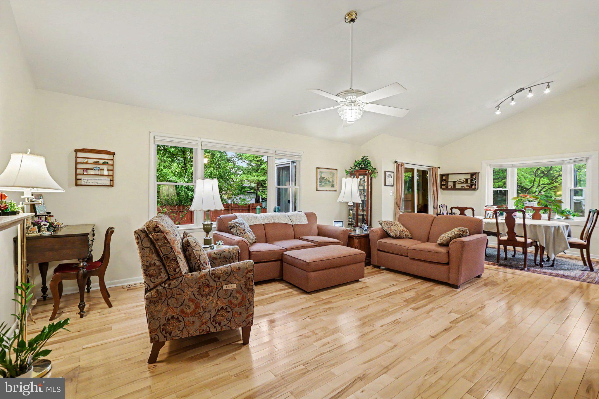 COUNTRY CLUB PARK - Residential