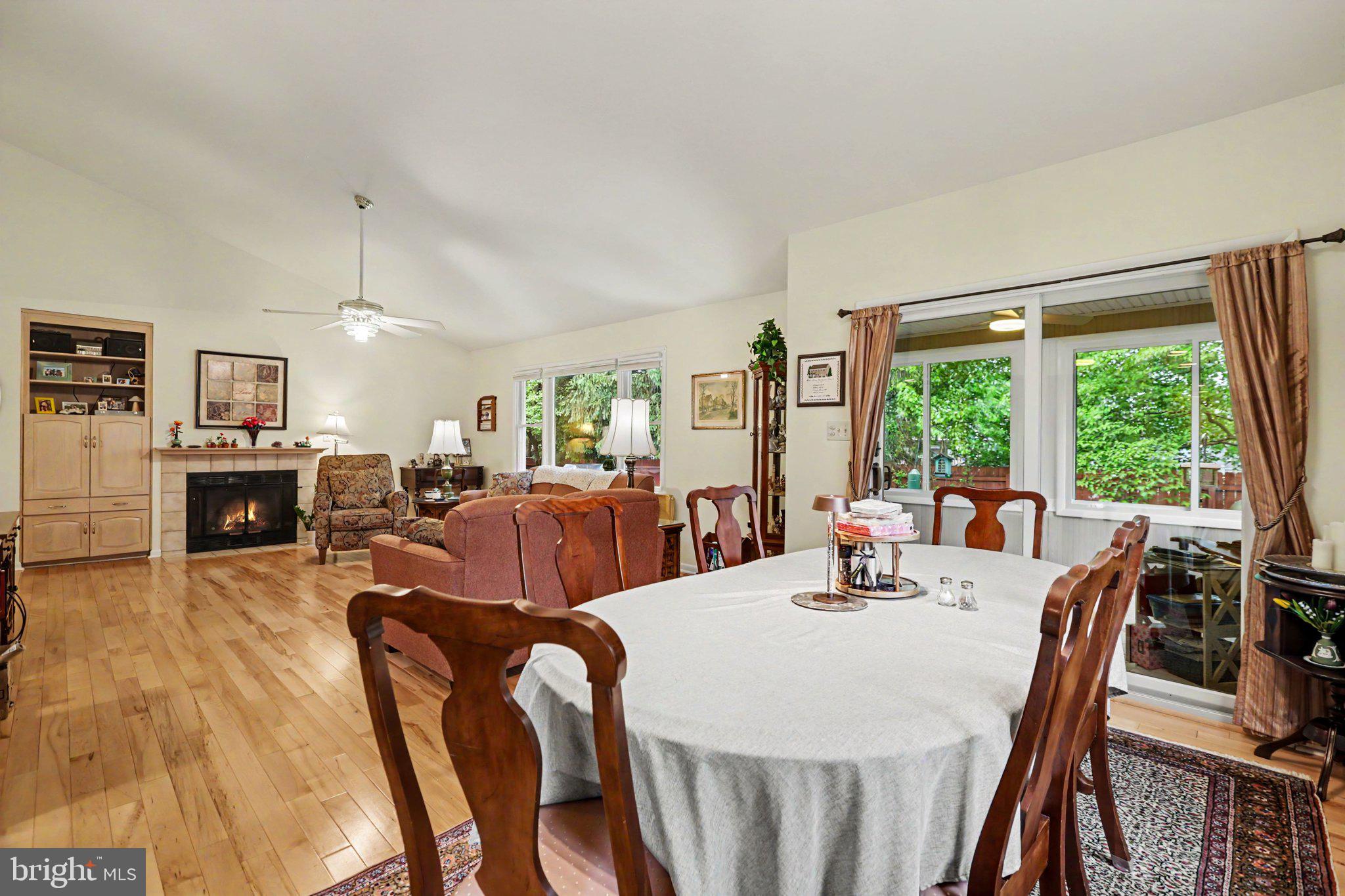COUNTRY CLUB PARK - Residential