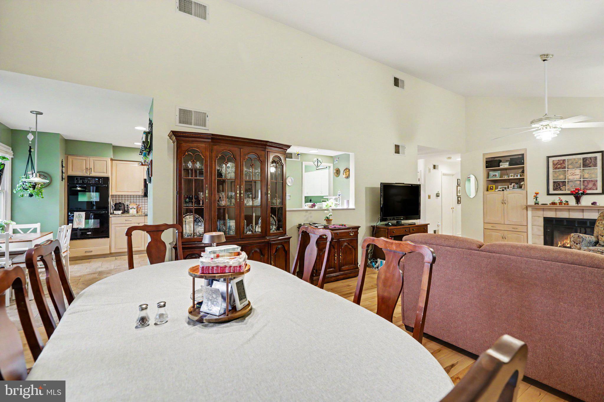 COUNTRY CLUB PARK - Residential