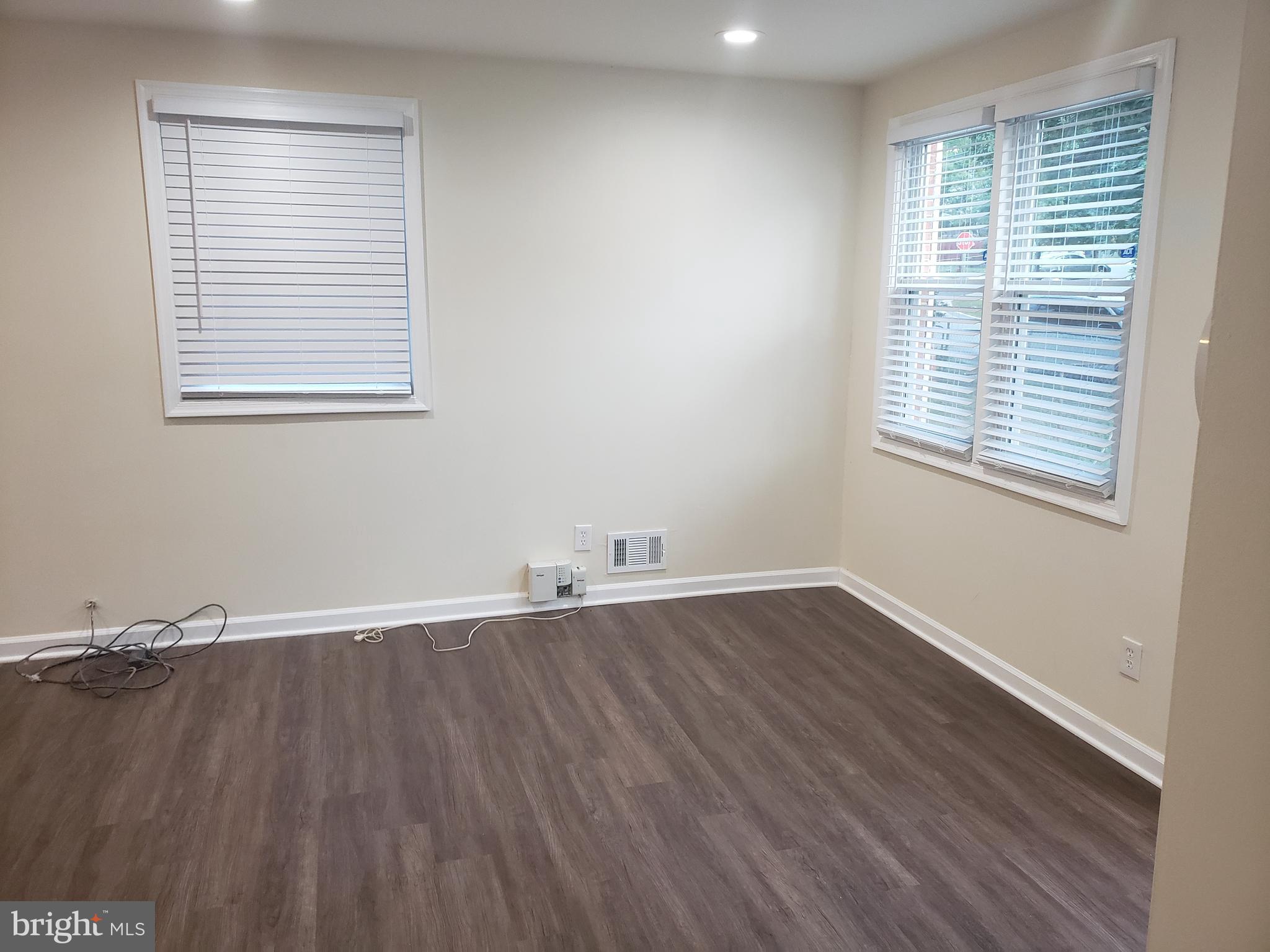 GLASSMANOR - Residential Lease