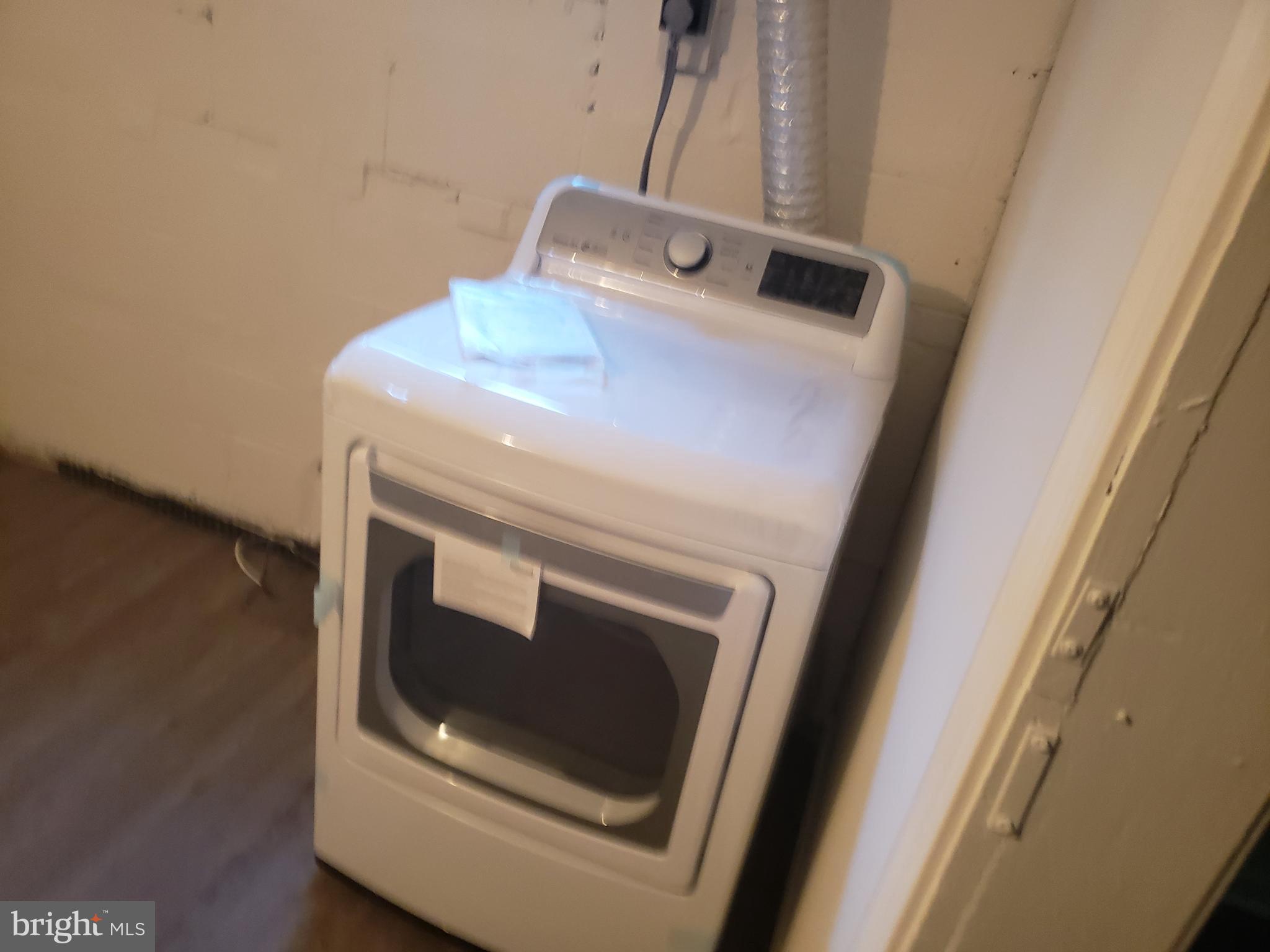 GLASSMANOR - Residential Lease