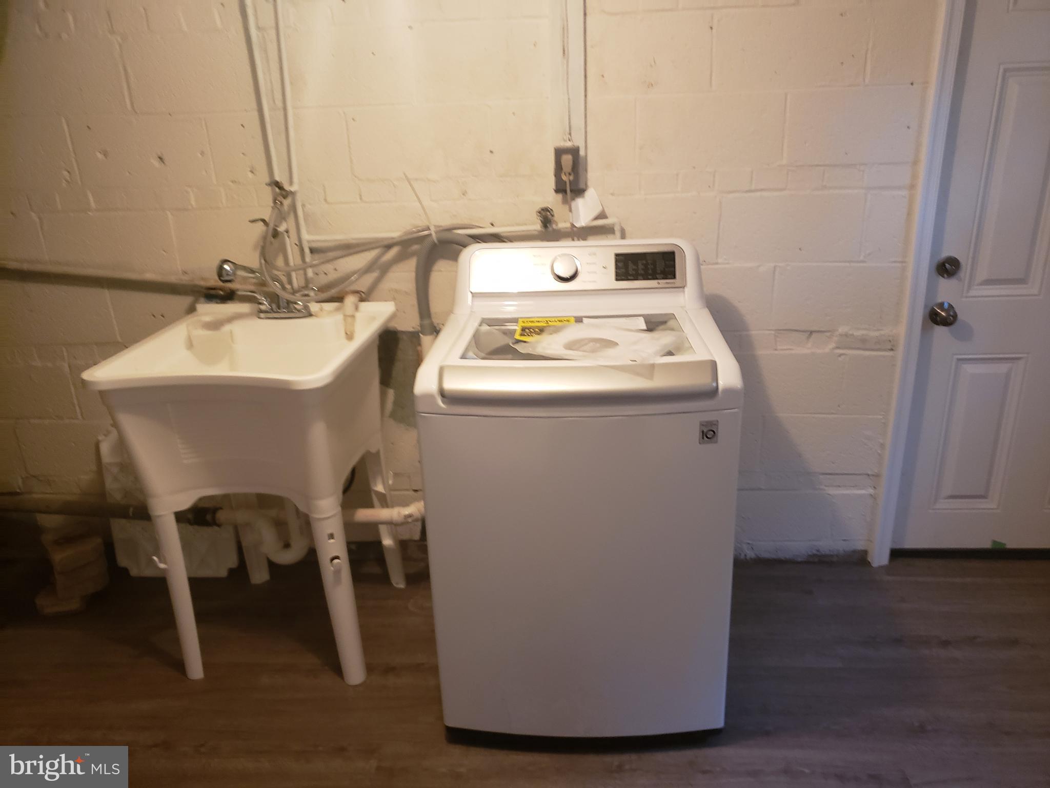 GLASSMANOR - Residential Lease