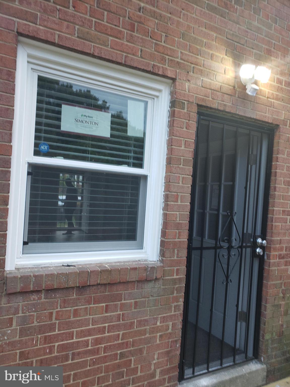 GLASSMANOR - Residential Lease