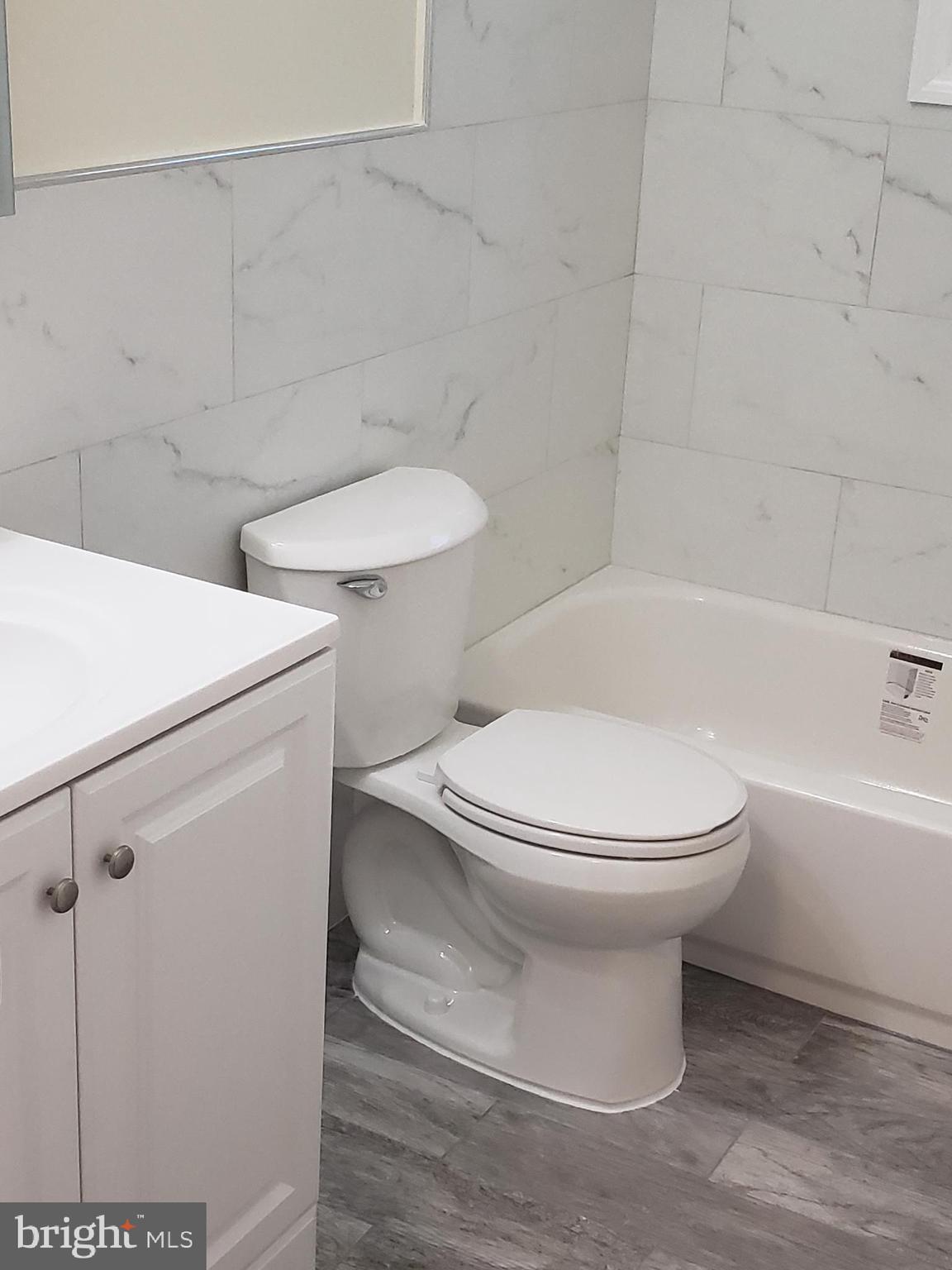 GLASSMANOR - Residential Lease