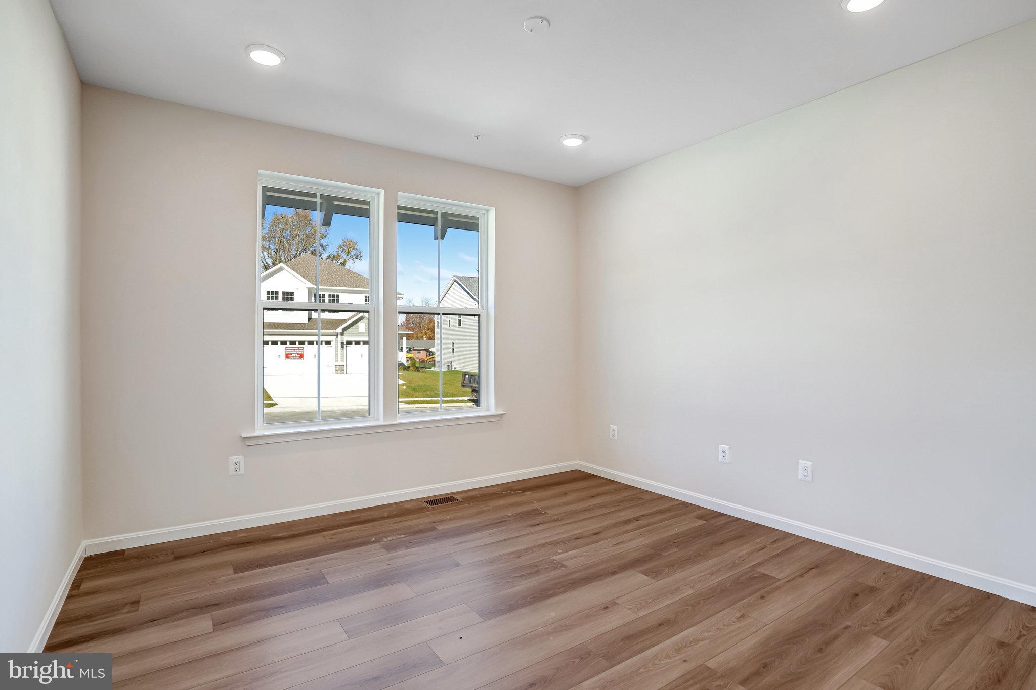 ROBERTS CROSSING - Residential