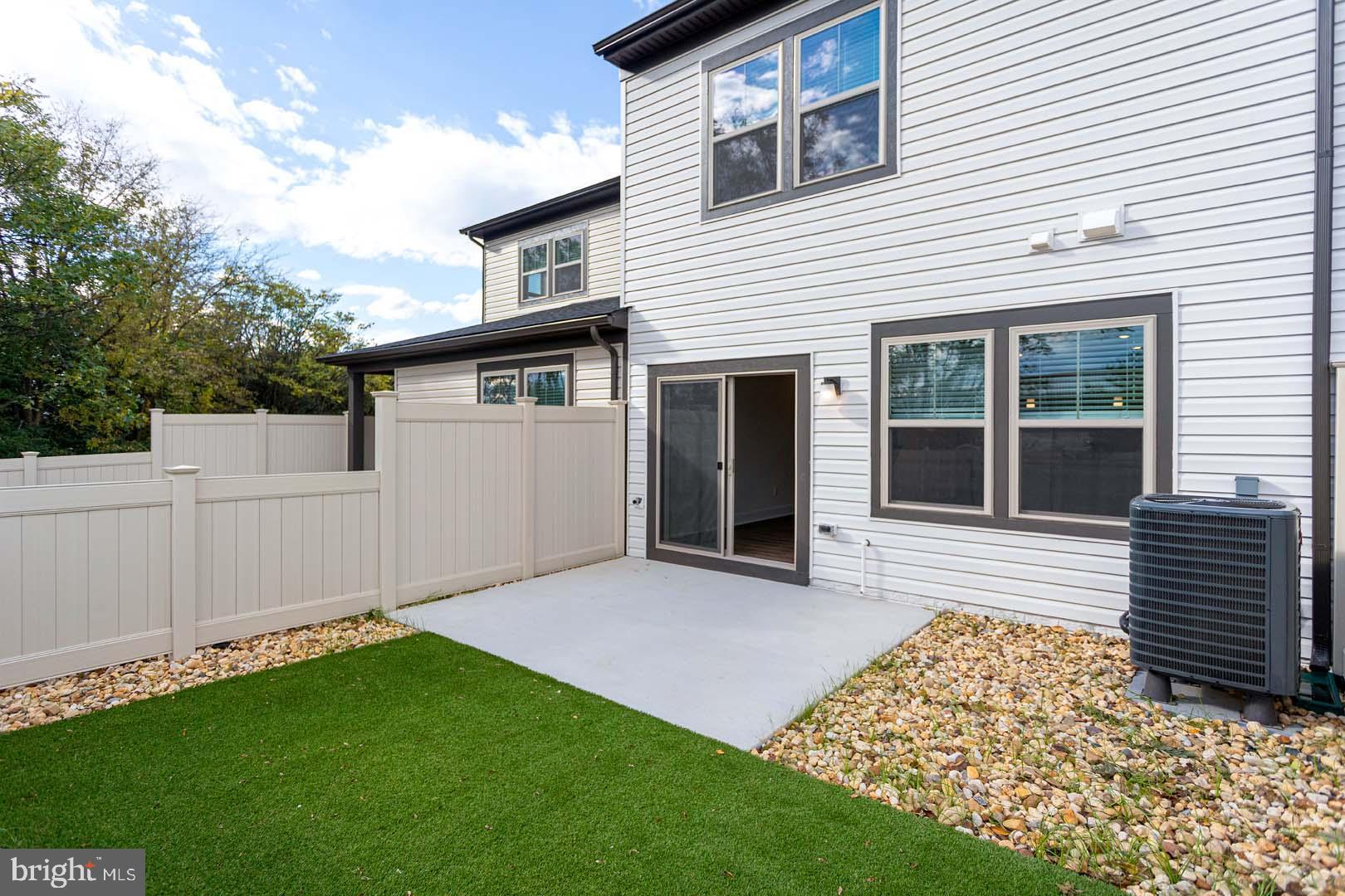 RENN QUARTER - Residential Lease