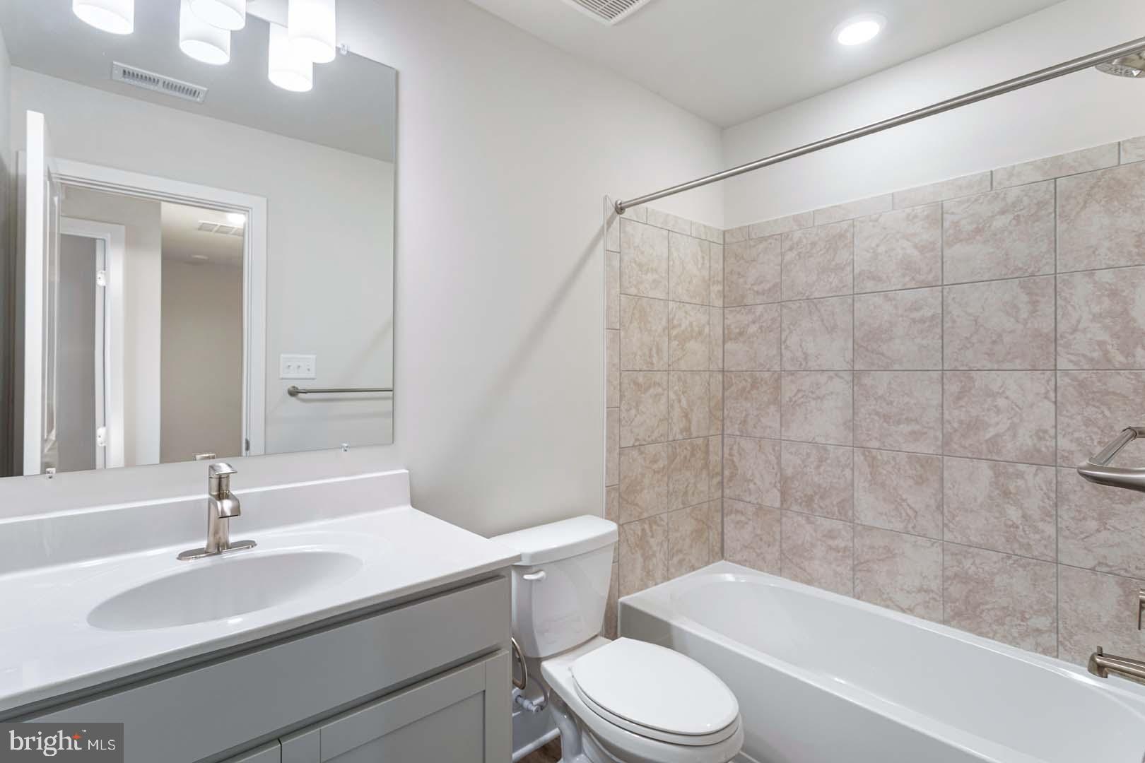 RENN QUARTER - Residential Lease