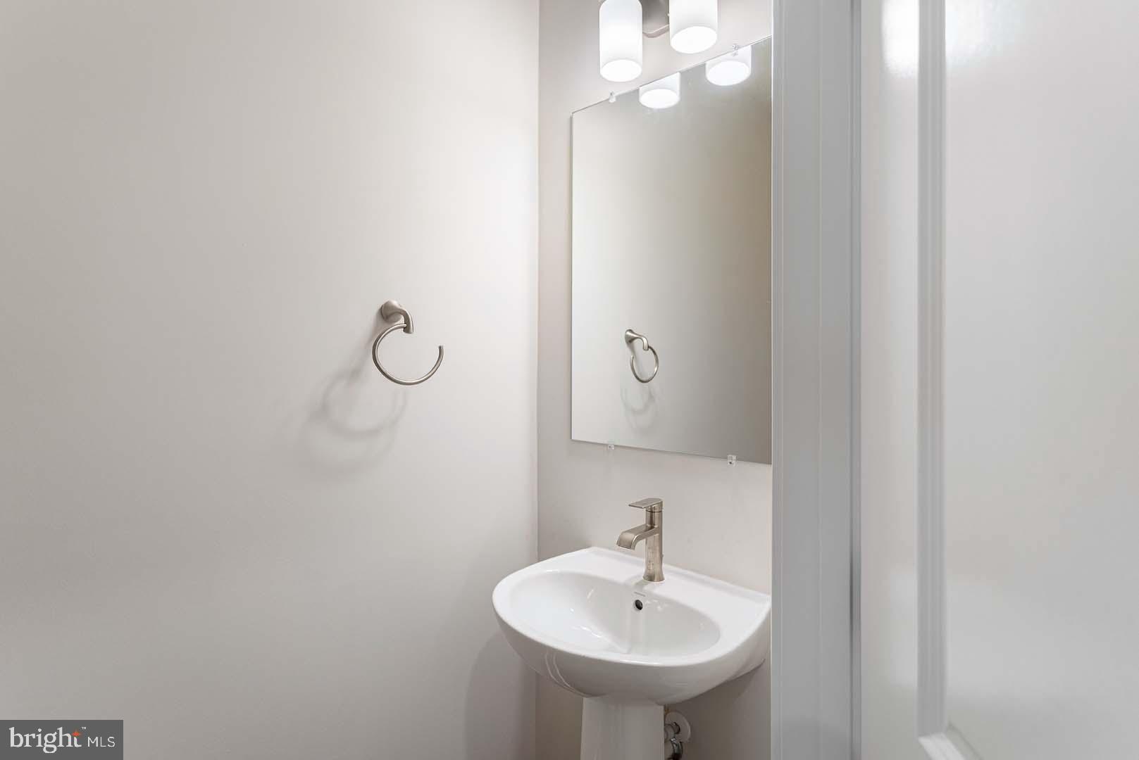 RENN QUARTER - Residential Lease