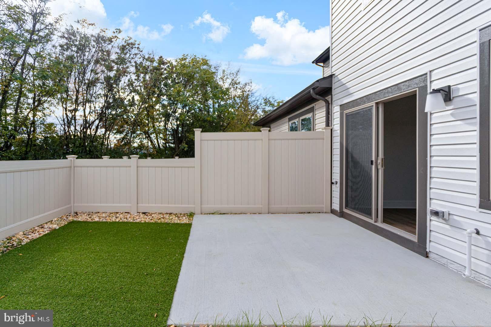 RENN QUARTER - Residential Lease