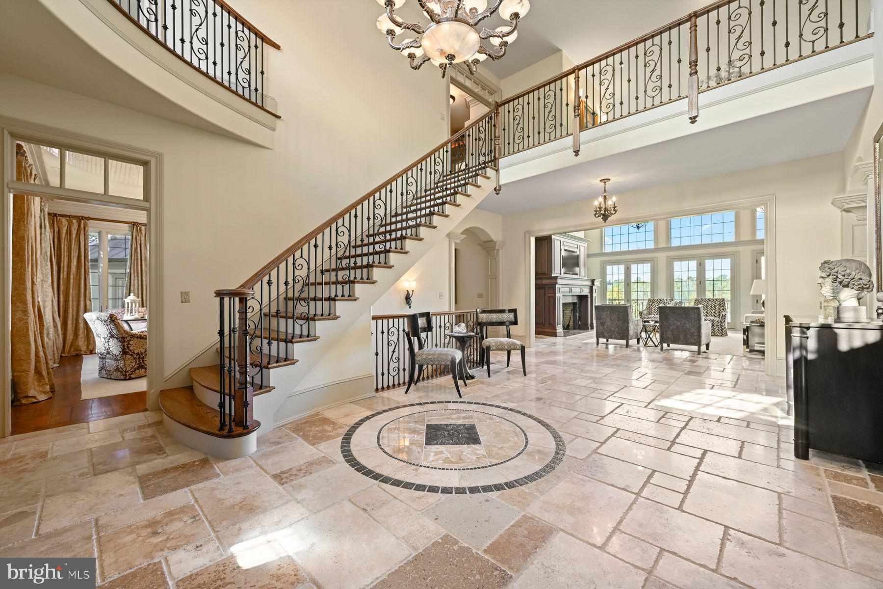 925 DROVERS LANE