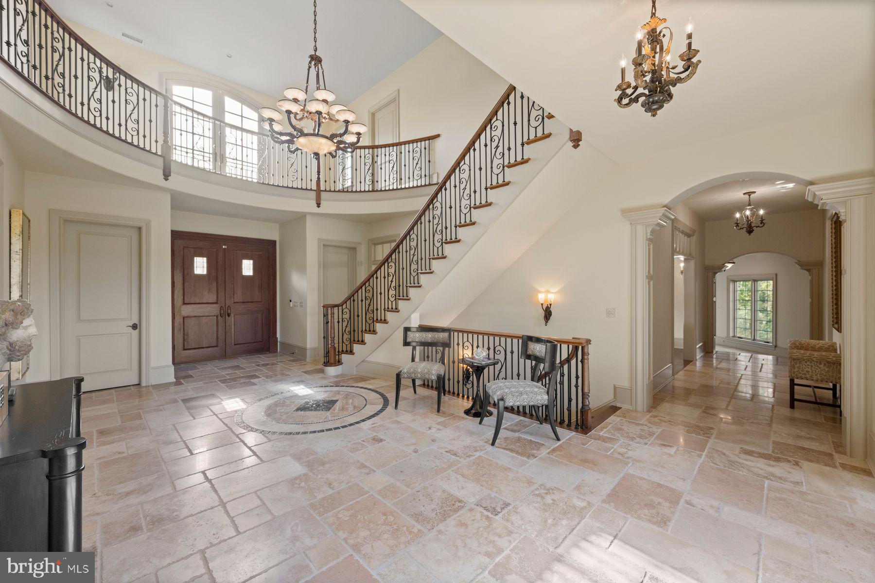 925 DROVERS LANE