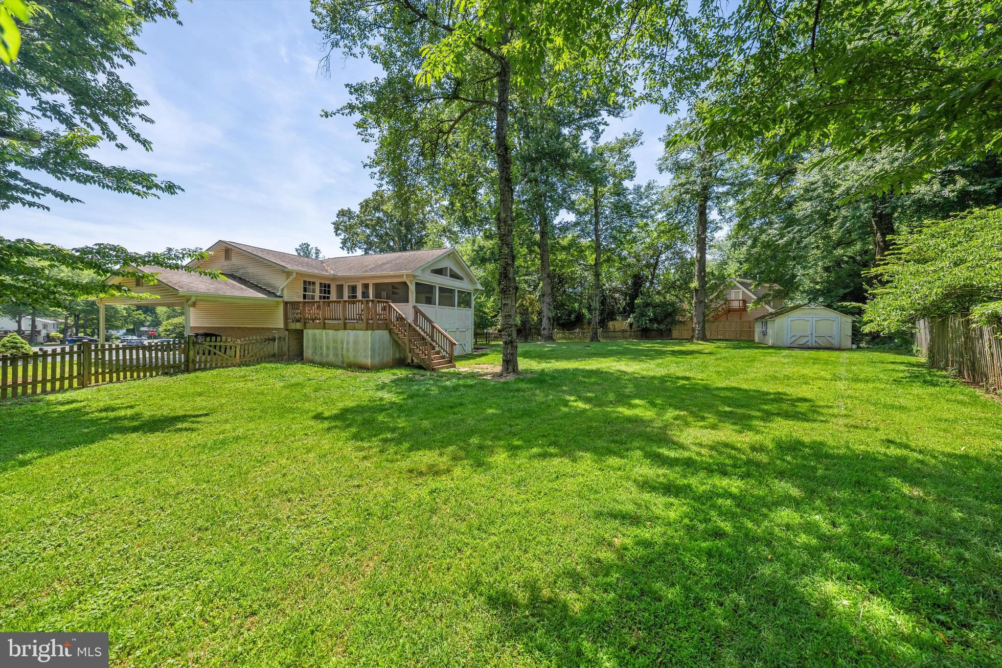 905 CAROLE COURT SE