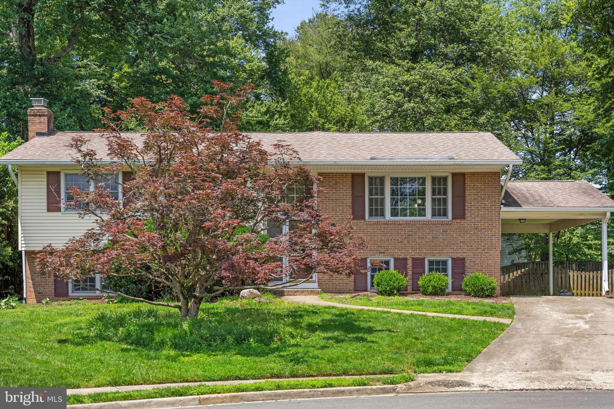 905 CAROLE COURT SE