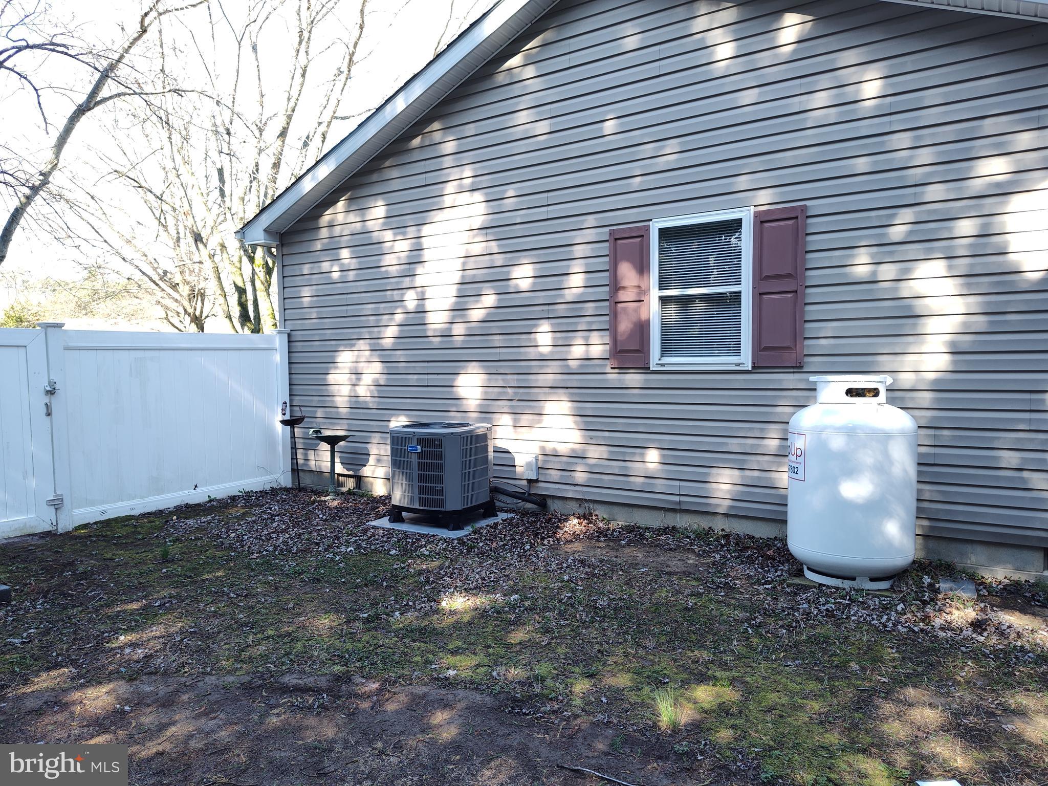 GOLTON - Residential Lease