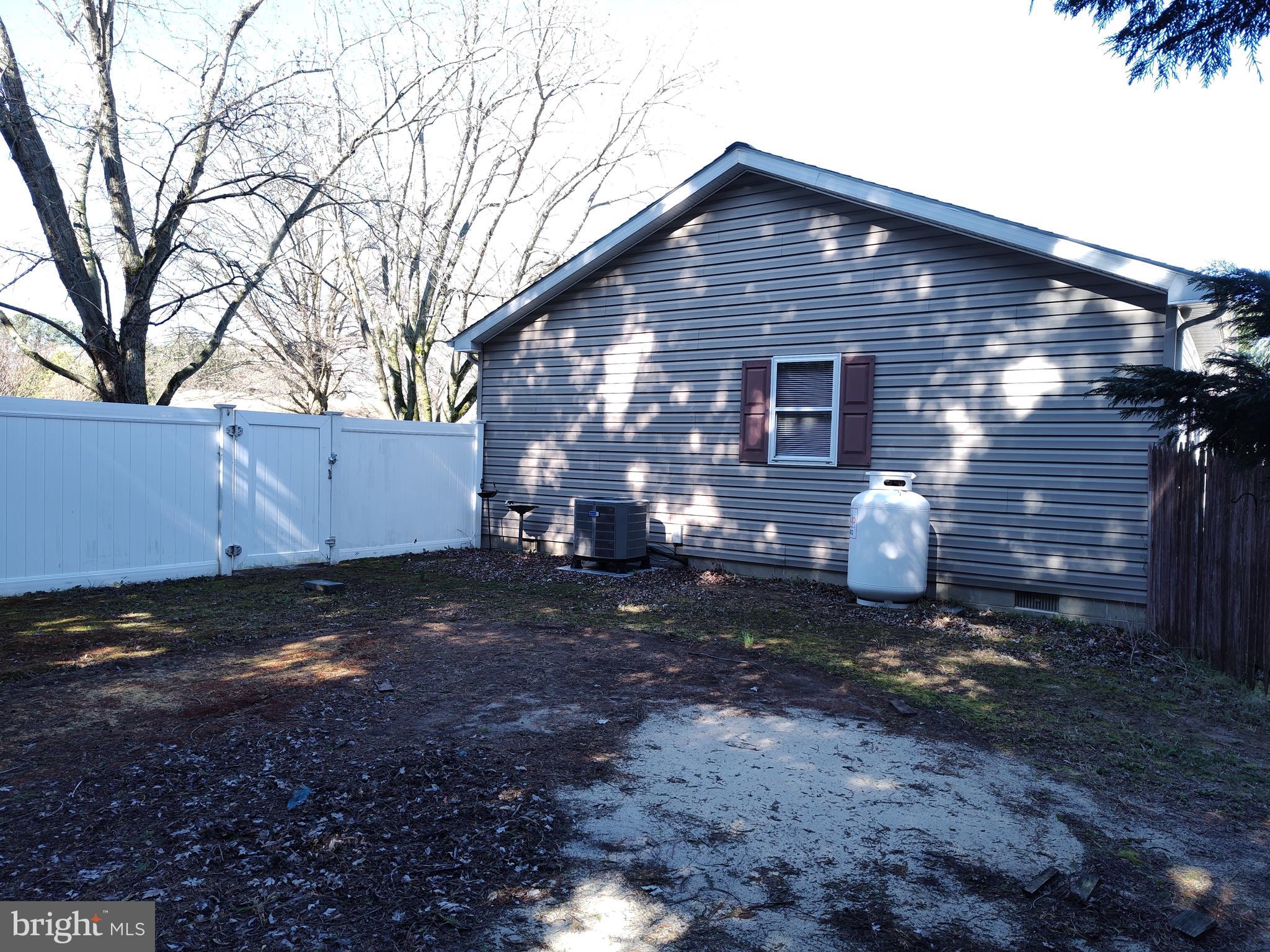 GOLTON - Residential Lease