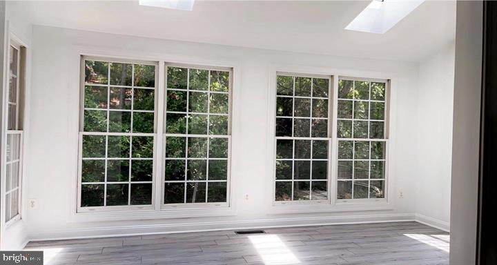 MADRILLON OAKS - Residential Lease