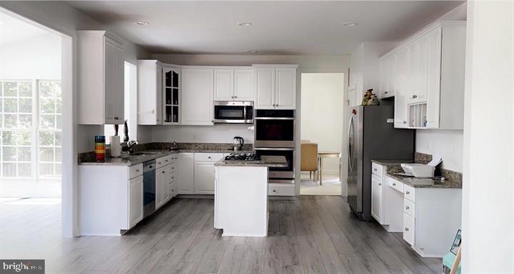 MADRILLON OAKS - Residential Lease