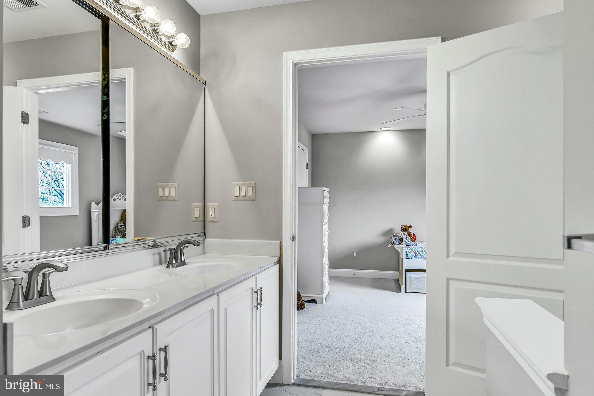 OAKTON CHASE - Residential