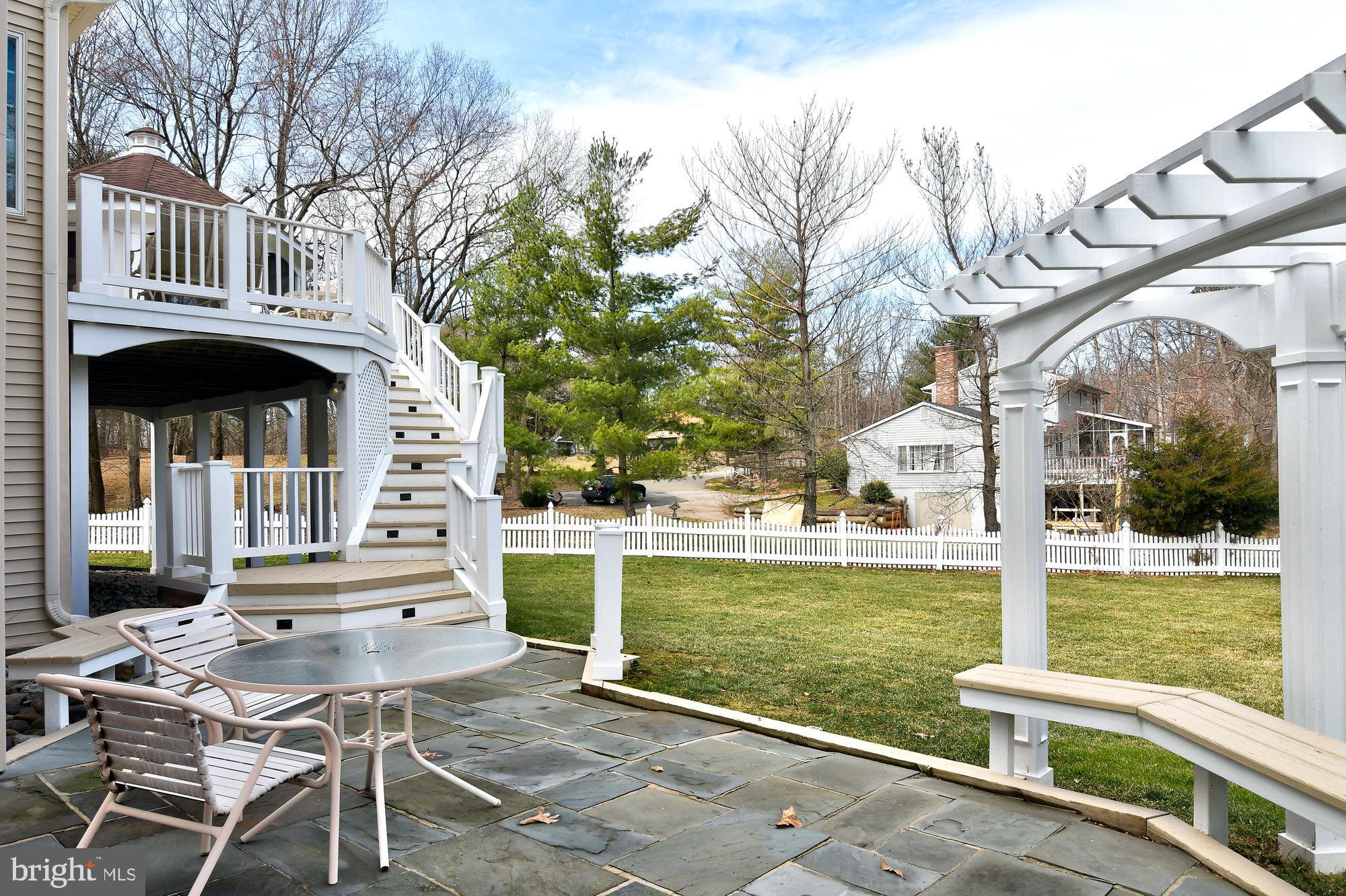 OAKTON CHASE - Residential