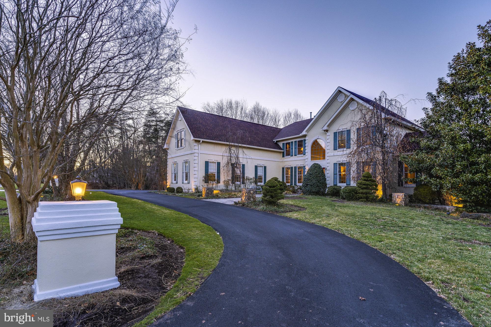 OAKTON CHASE - Residential