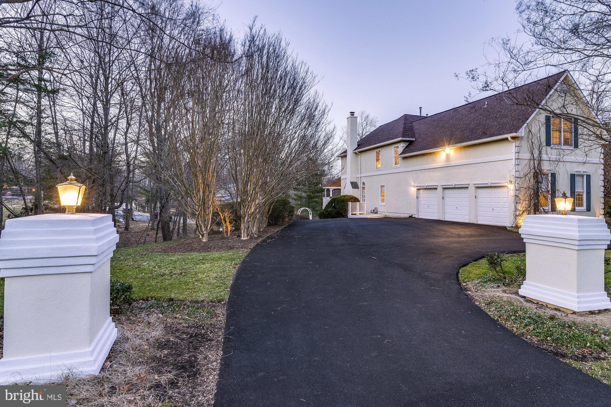 OAKTON CHASE - Residential