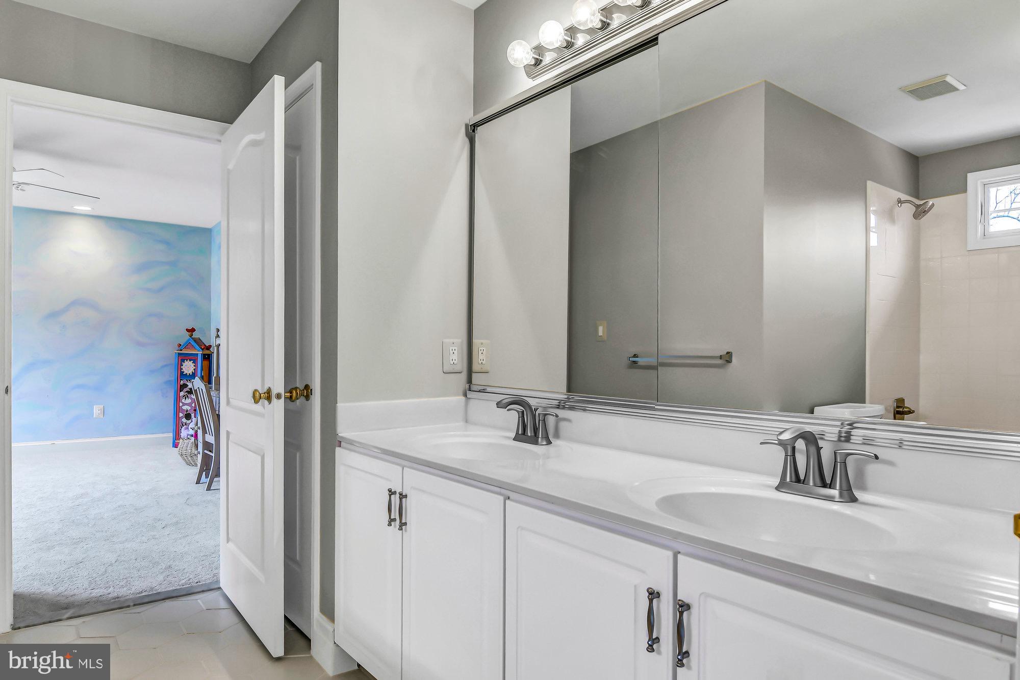 OAKTON CHASE - Residential