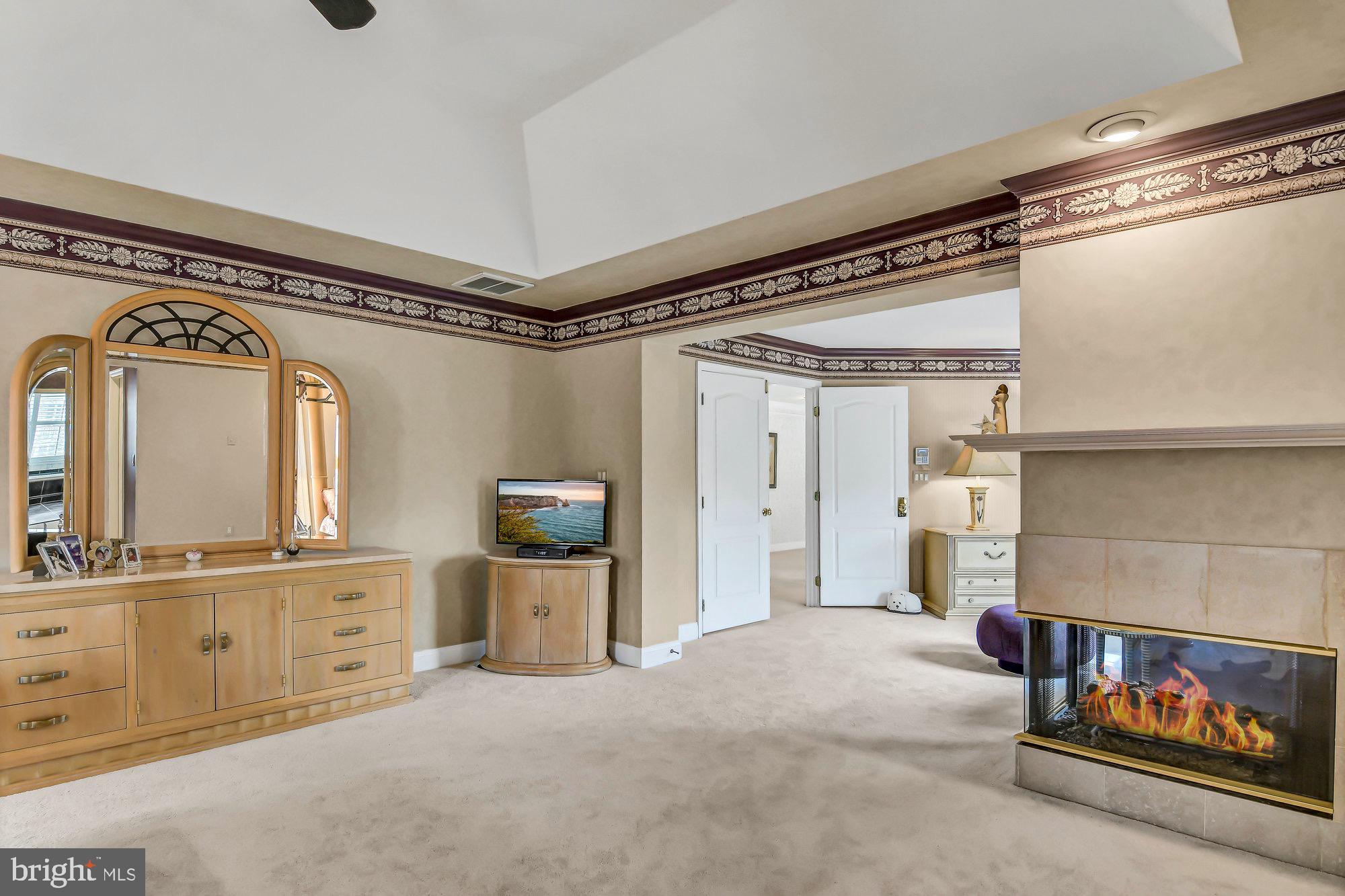 OAKTON CHASE - Residential