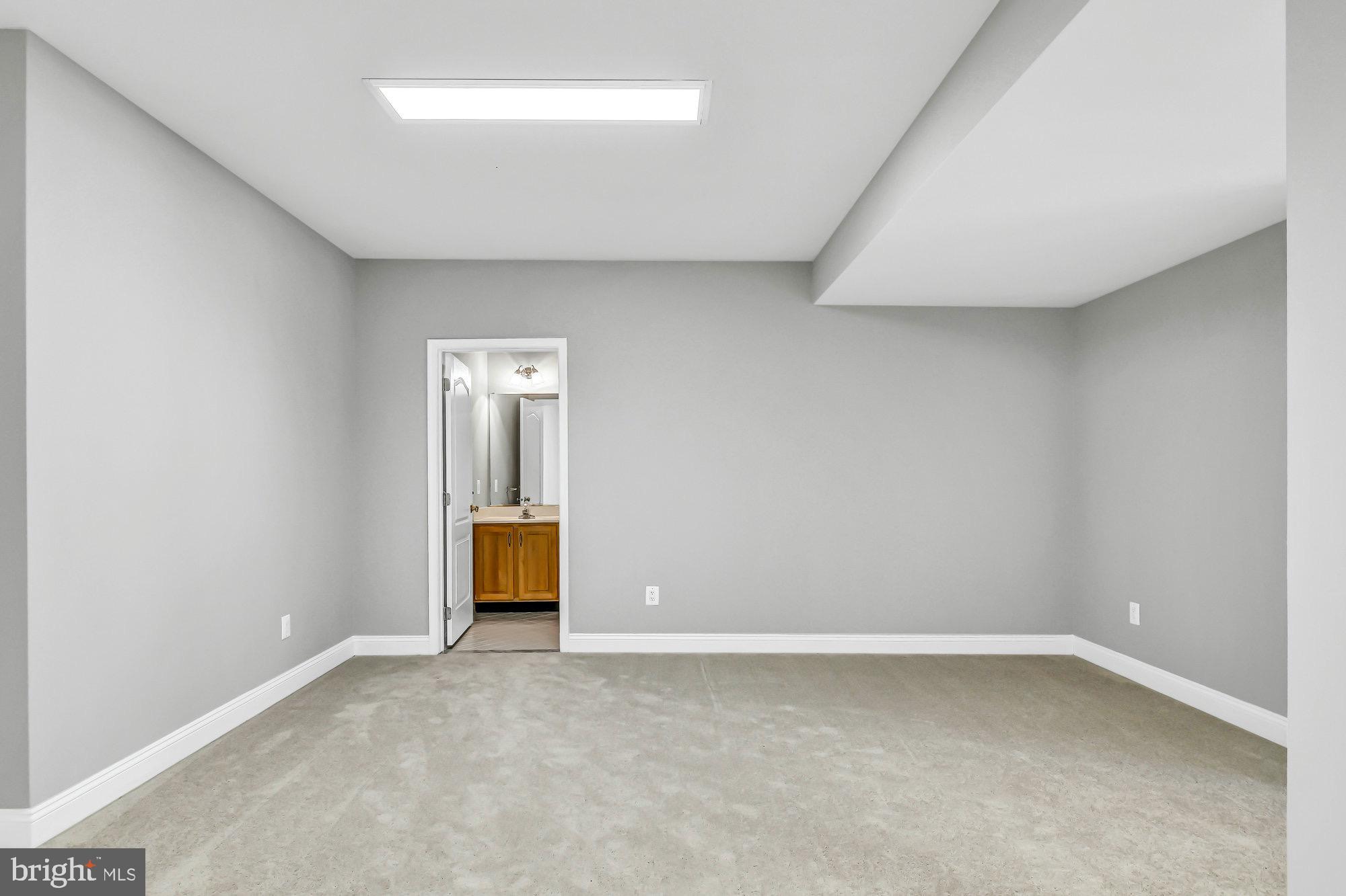 OAKTON CHASE - Residential