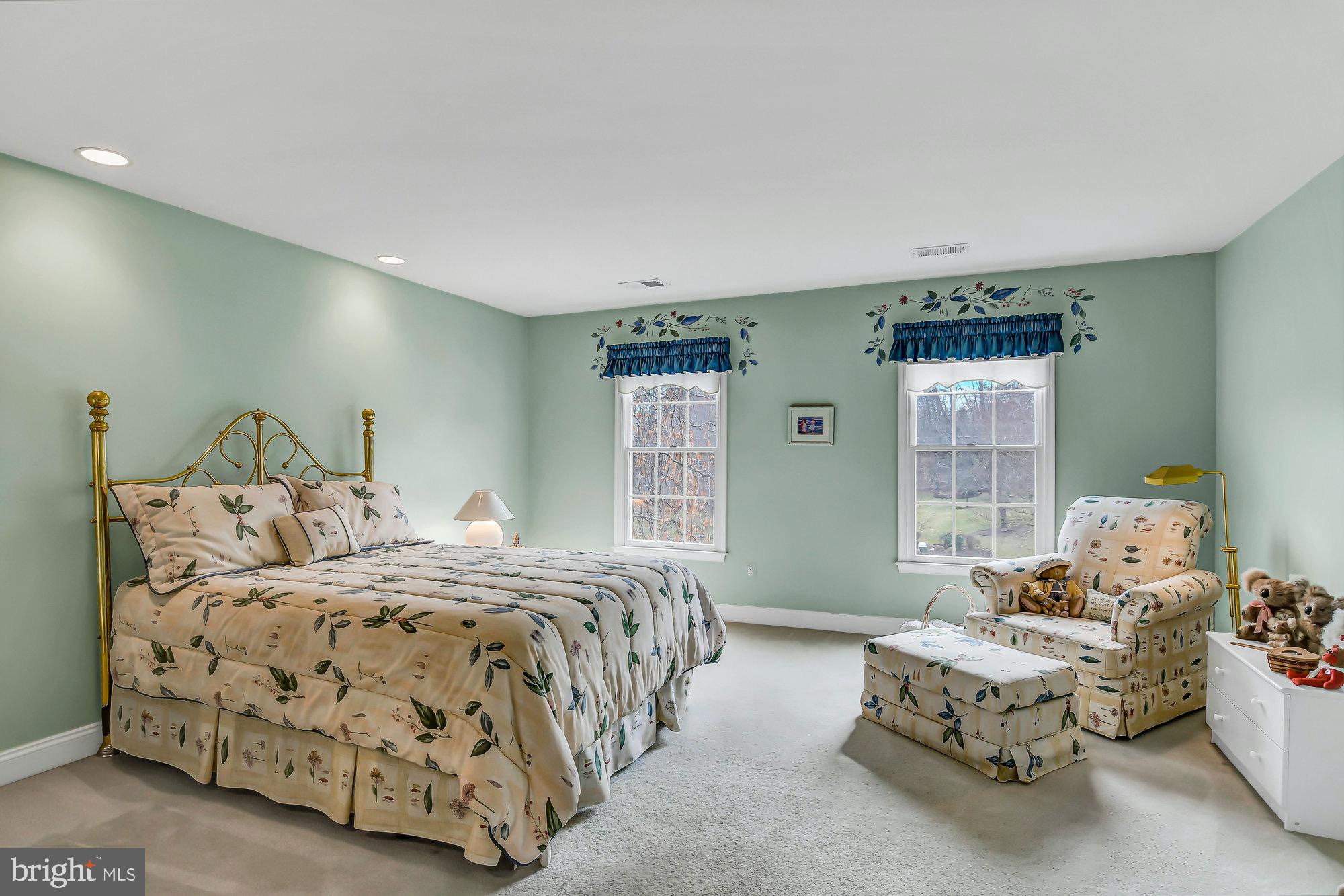 OAKTON CHASE - Residential