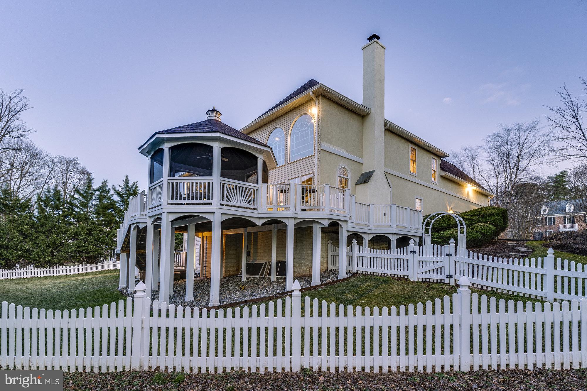 OAKTON CHASE - Residential