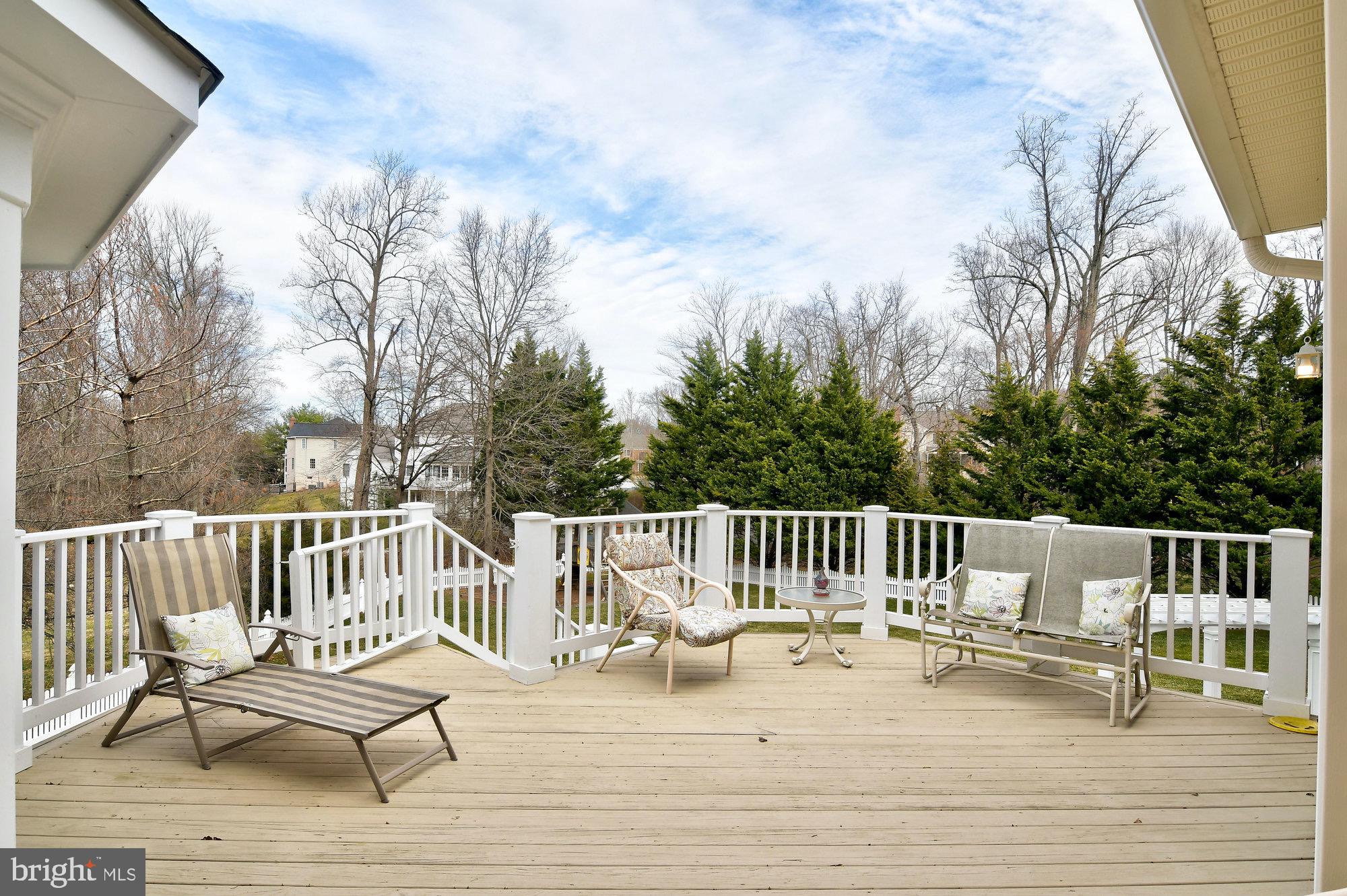 OAKTON CHASE - Residential