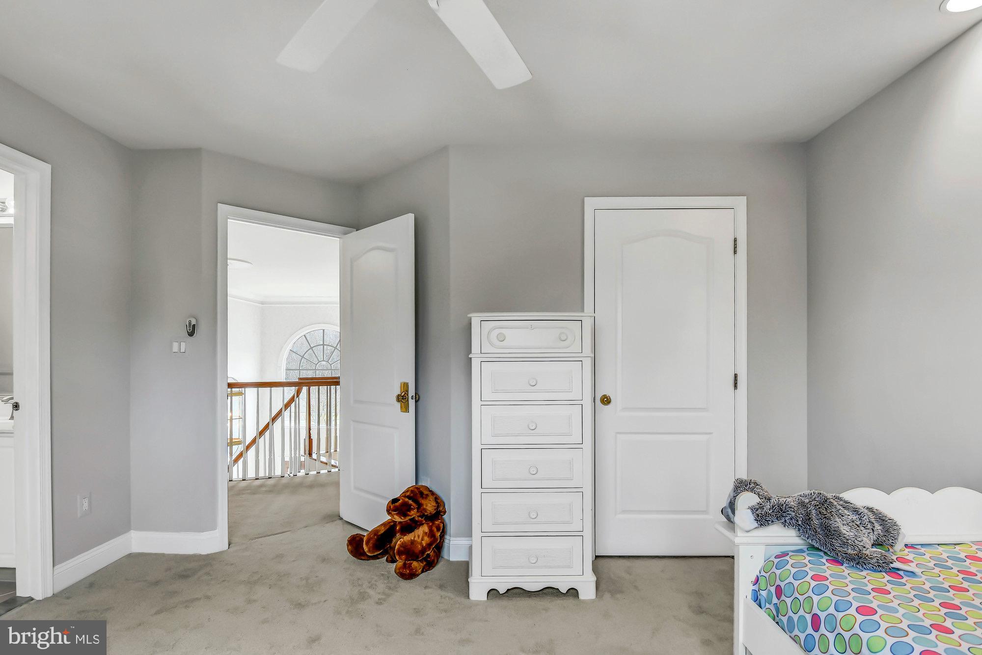 OAKTON CHASE - Residential