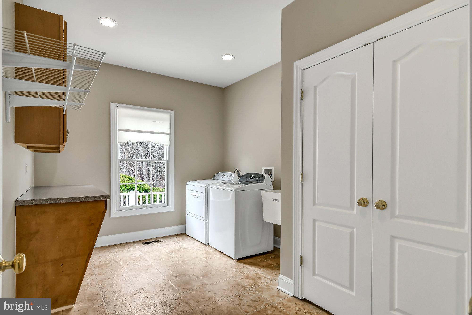 OAKTON CHASE - Residential