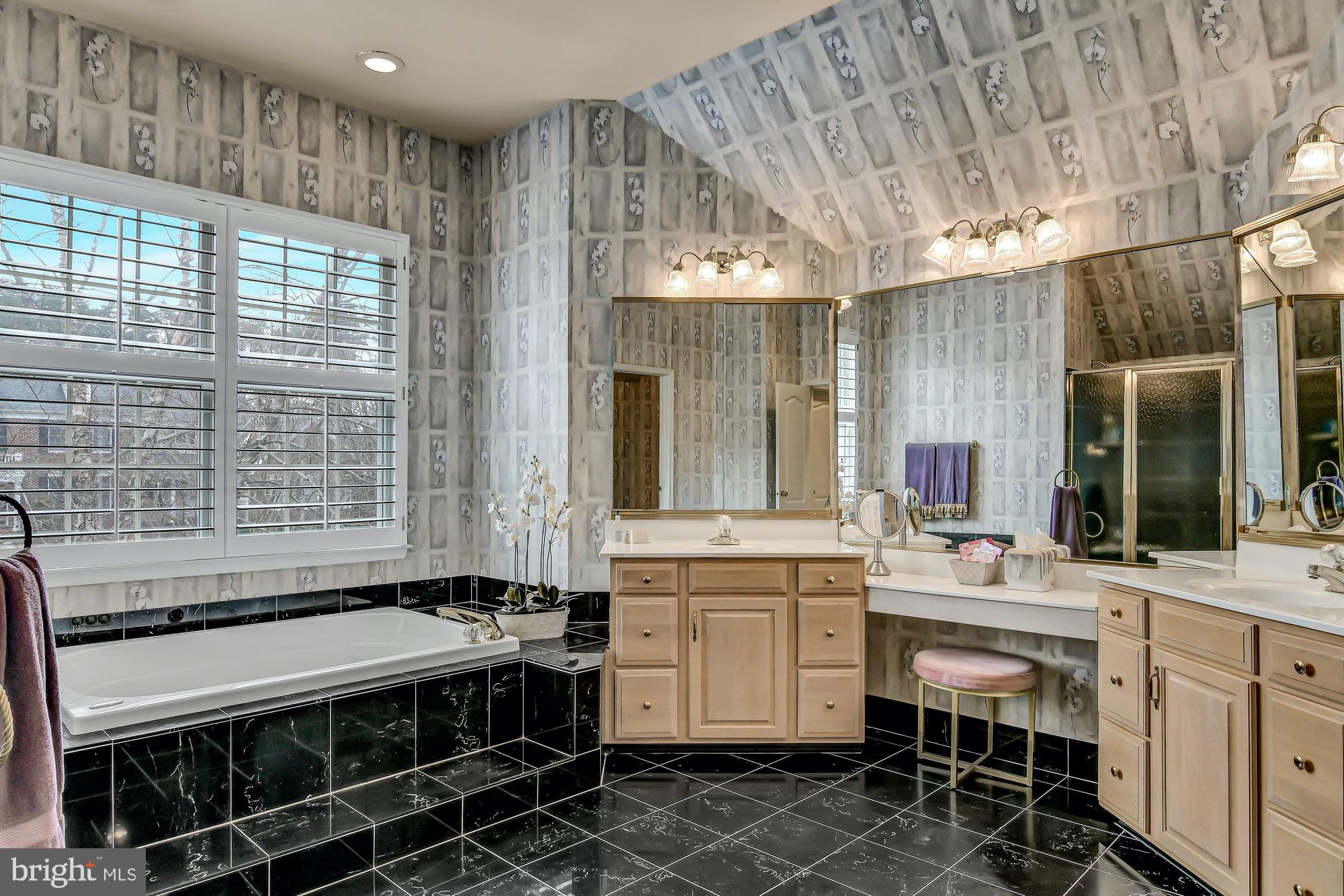 OAKTON CHASE - Residential